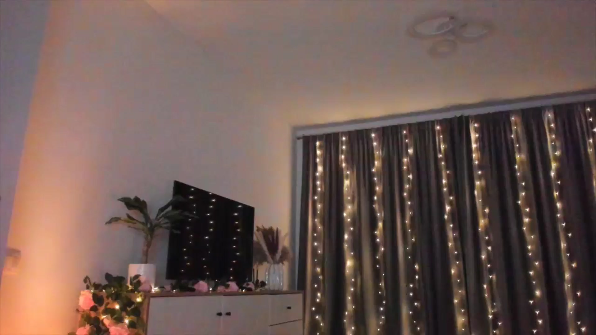Gallery image thumbnail from Miss__A's myfreecams stream on, 05/11/2024, 03:49 image 10 of 20