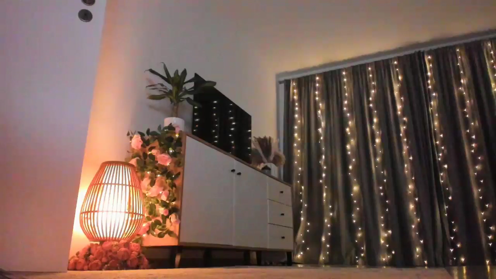 Gallery image thumbnail from Miss__A's myfreecams stream on, 09/15/2024, 03:18 image 11 of 20