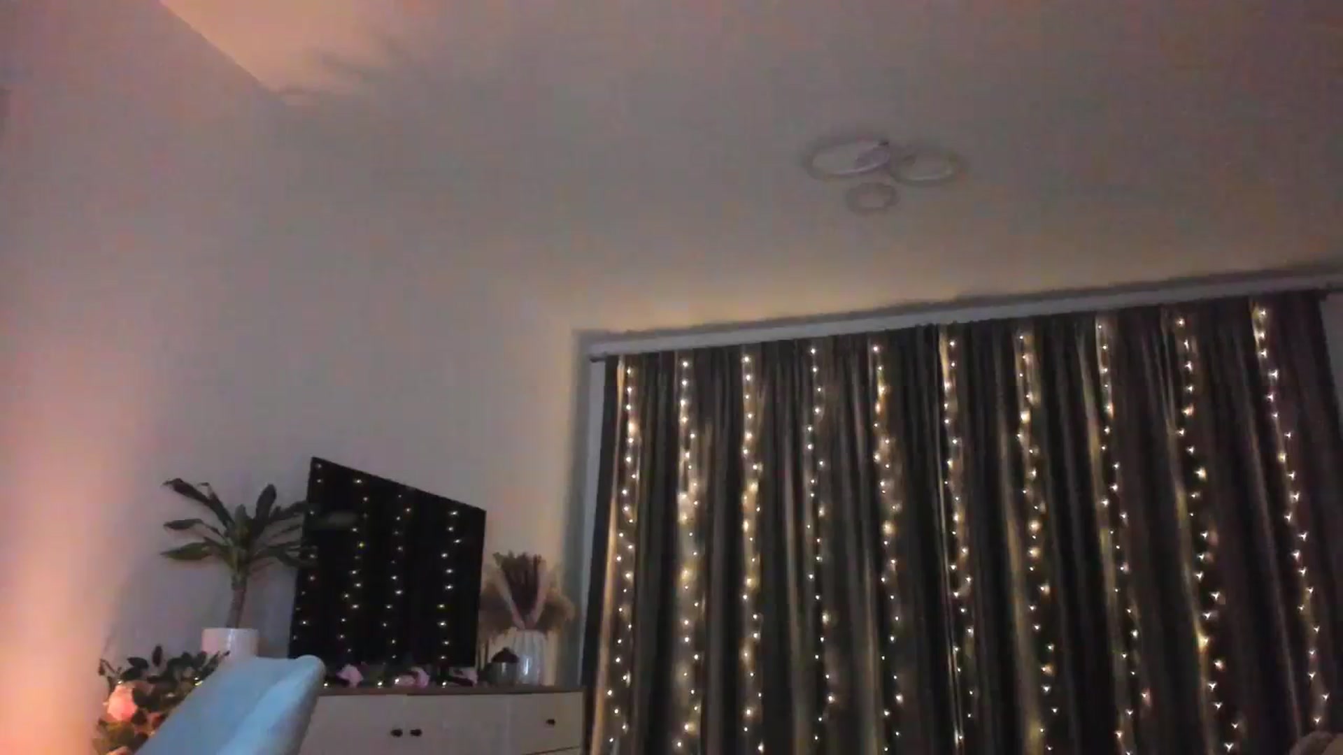 Gallery image thumbnail from Miss__A's myfreecams stream on, 09/21/2024, 02:38 image 15 of 20
