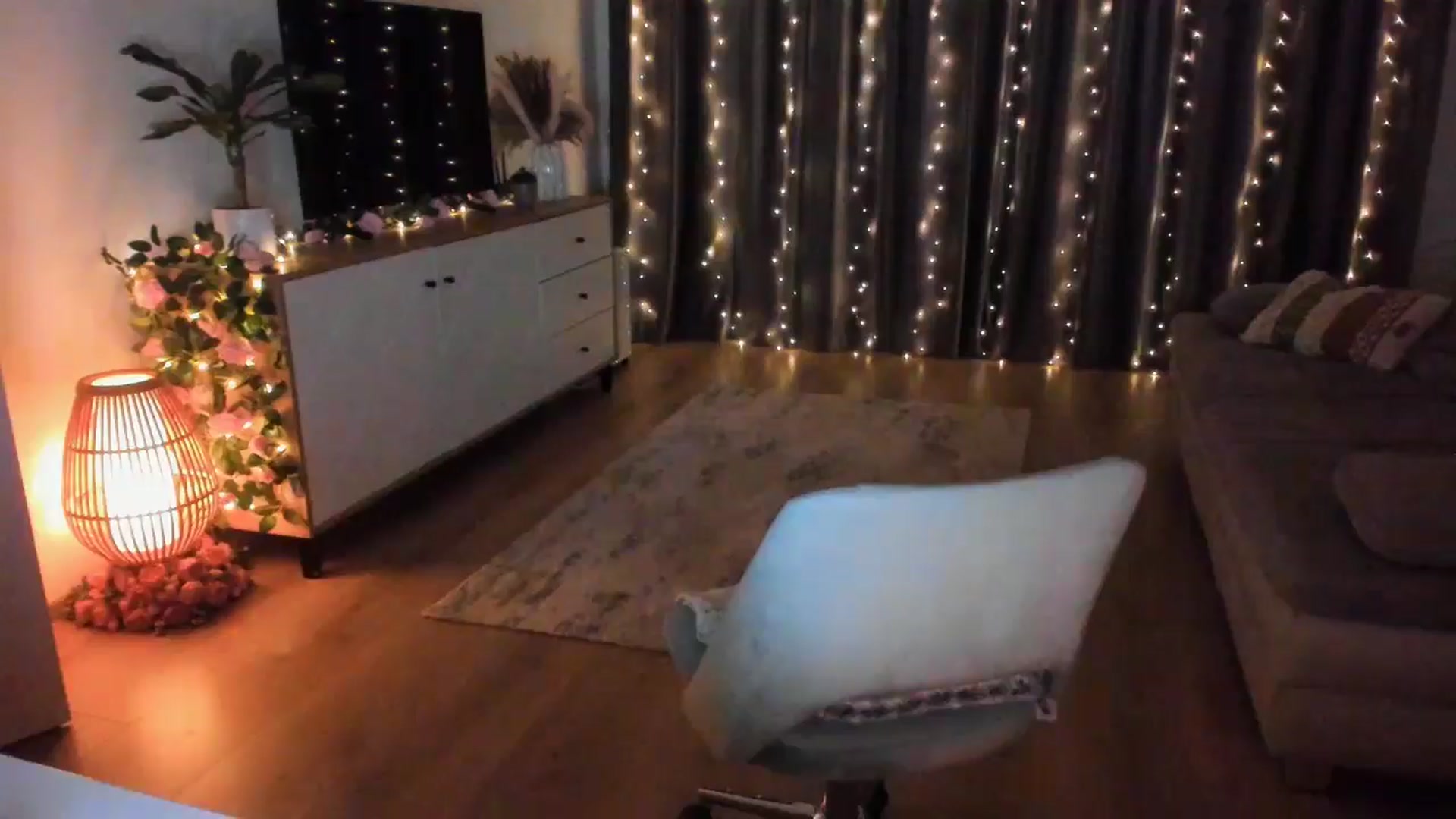 Gallery image thumbnail from Miss__A's myfreecams stream on, 09/28/2024, 24:59 image 14 of 20