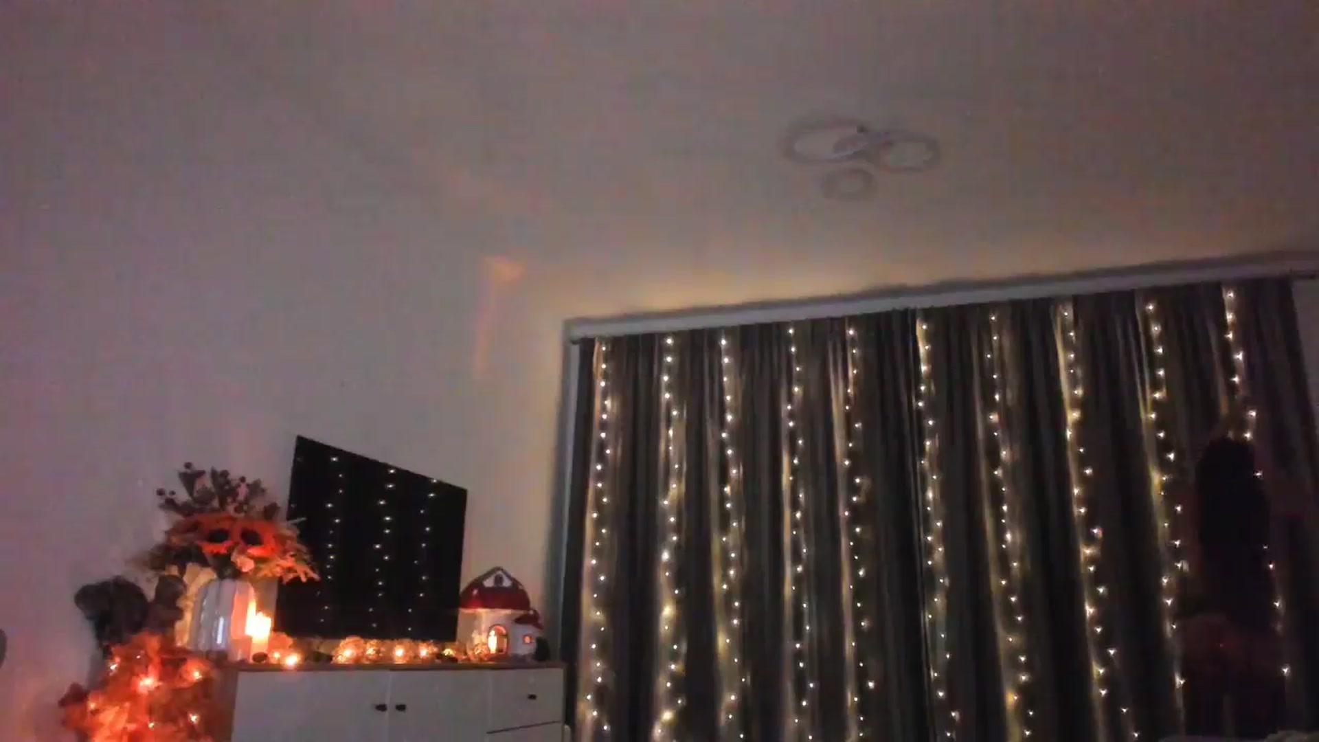 Gallery image thumbnail from Miss__A's myfreecams stream on, 10/14/2024, 01:35 image 17 of 20