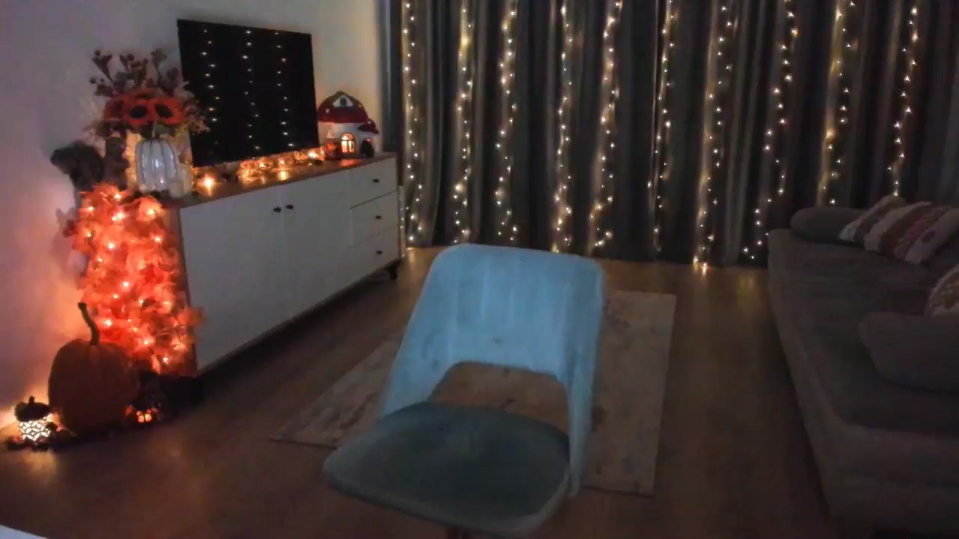 Gallery image thumbnail from Miss__A's myfreecams stream on, 10/23/2024, 24:06 image 5 of 20