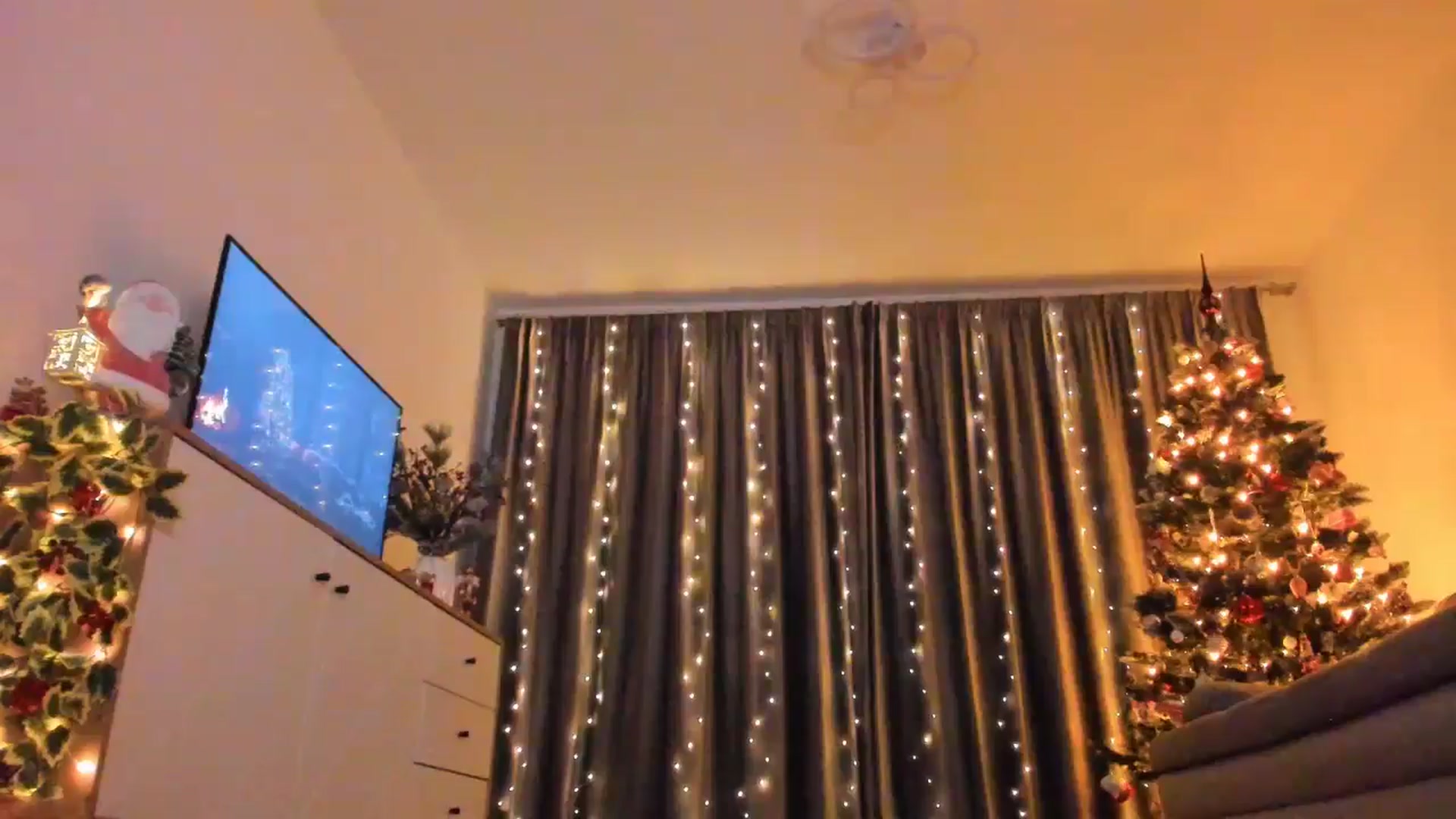 Gallery image thumbnail from Miss__A's myfreecams stream on, 12/31/2024, 03:15 image 10 of 20
