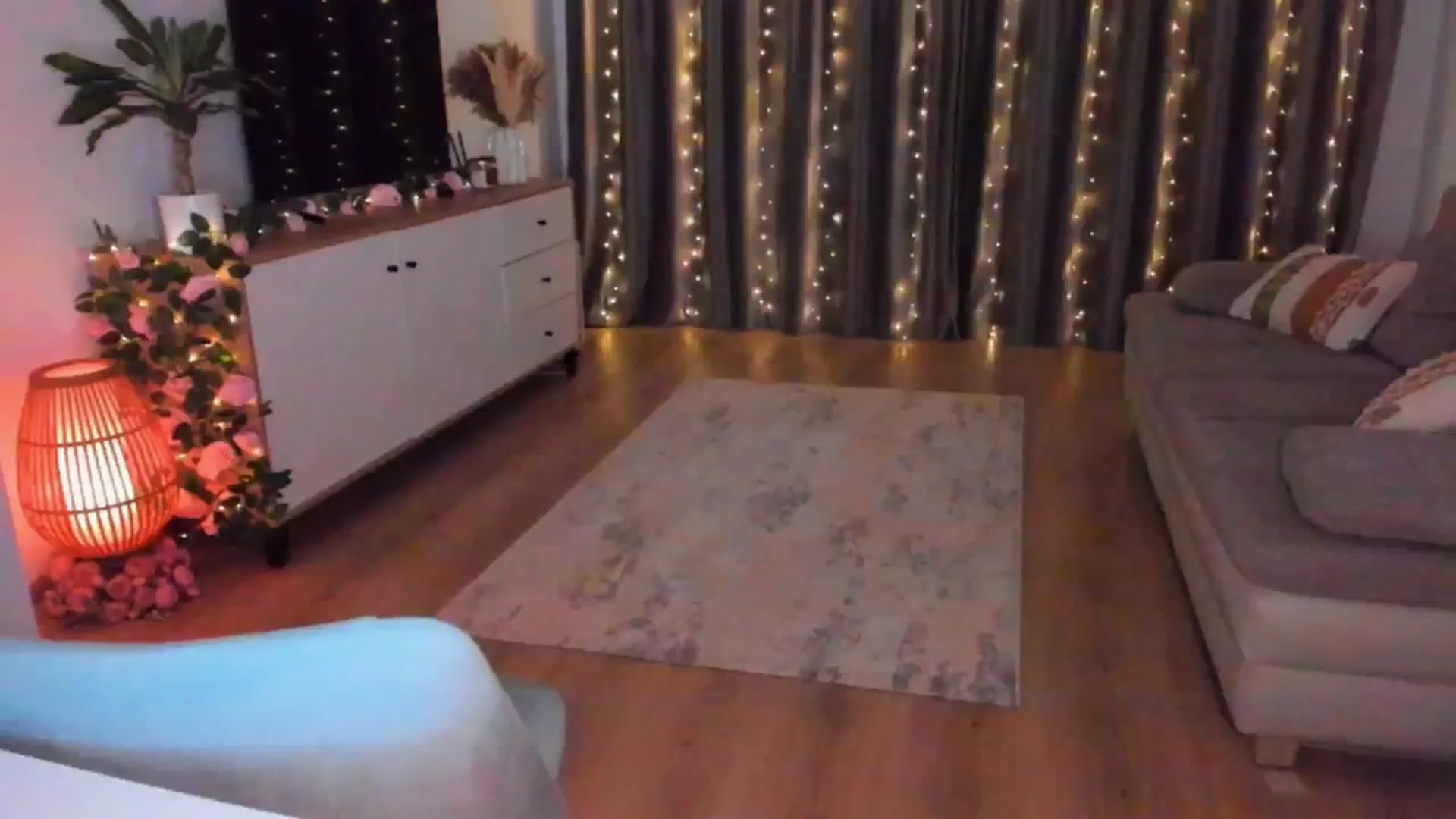 Gallery image thumbnail from Miss__A's myfreecams stream on, 03/23/2025, 24:01 image 17 of 20
