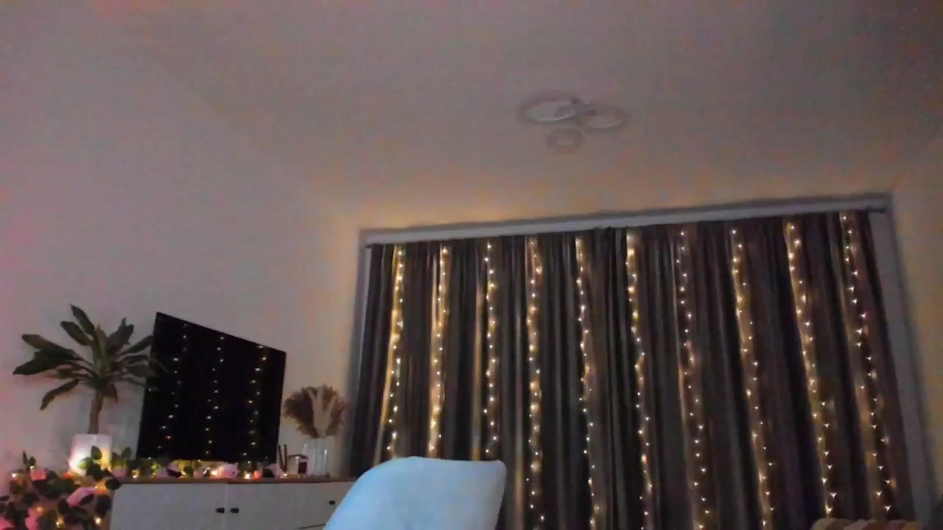 Gallery image thumbnail from Miss__A's myfreecams stream on, 03/29/2025, 03:13 image 14 of 20
