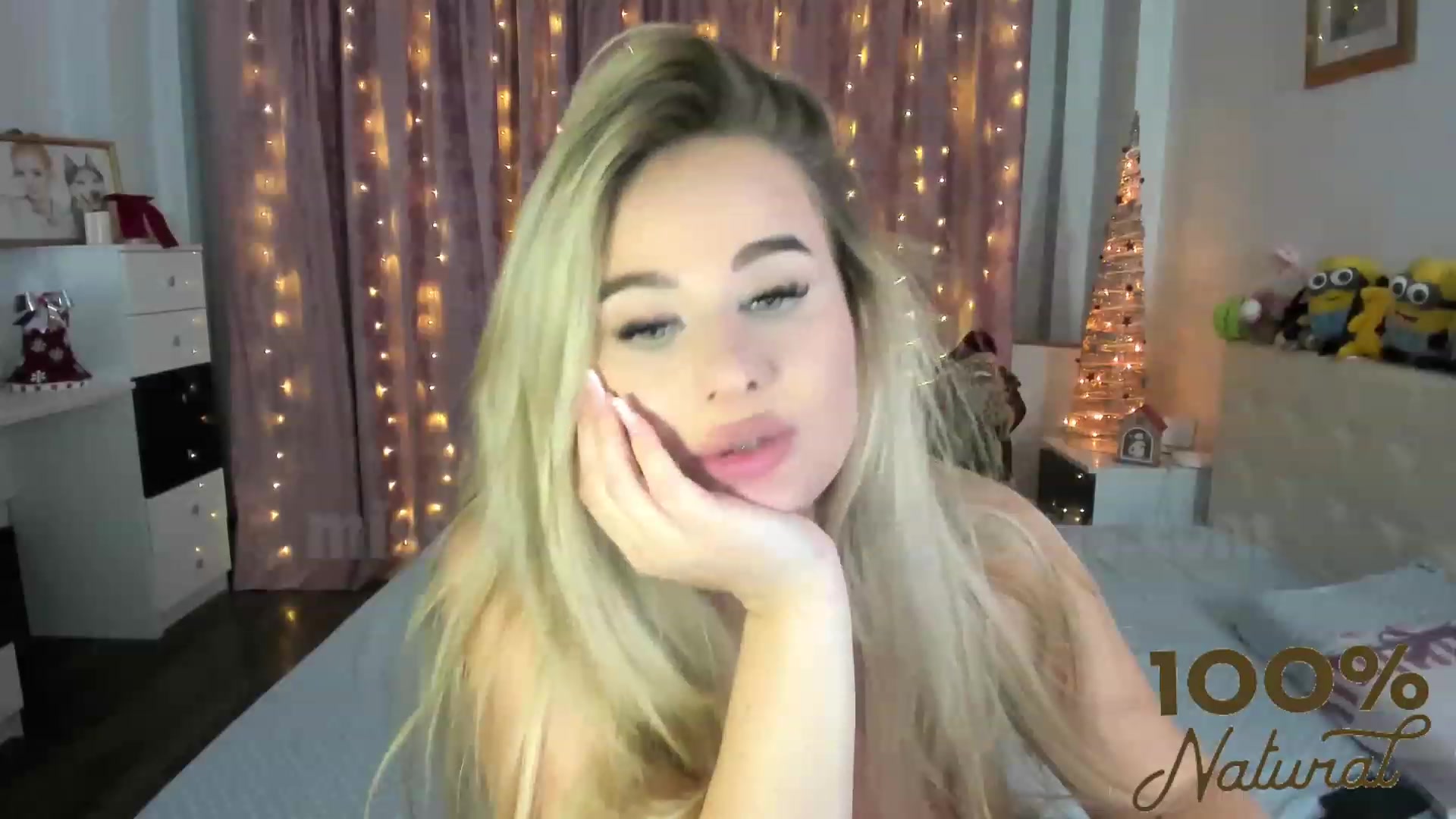 Gallery image thumbnail from Miss__Elena's myfreecams stream on, 12/18/2022, 24:31 image 15 of 20