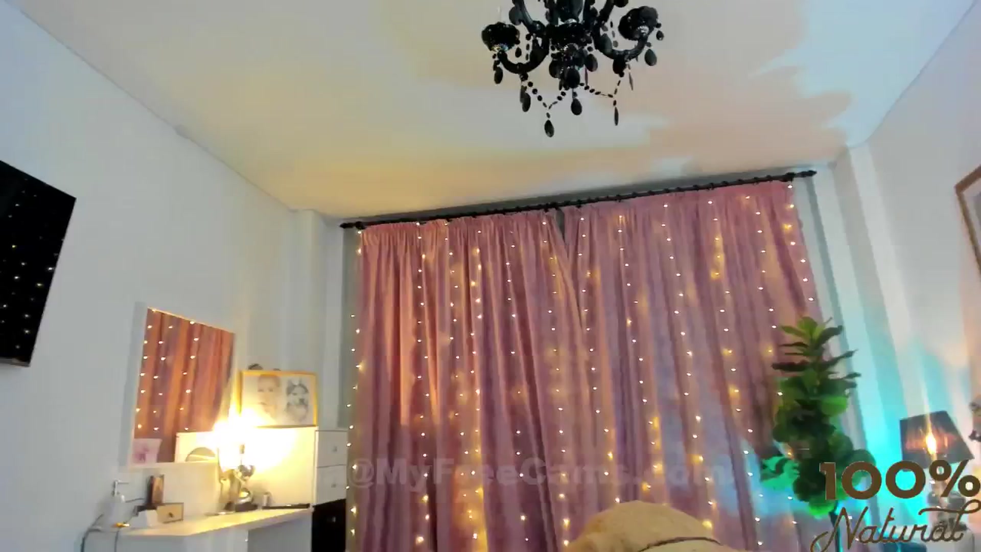 Gallery image thumbnail from Miss__Elena's myfreecams stream on, 10/20/2024, 21:37 image 11 of 20