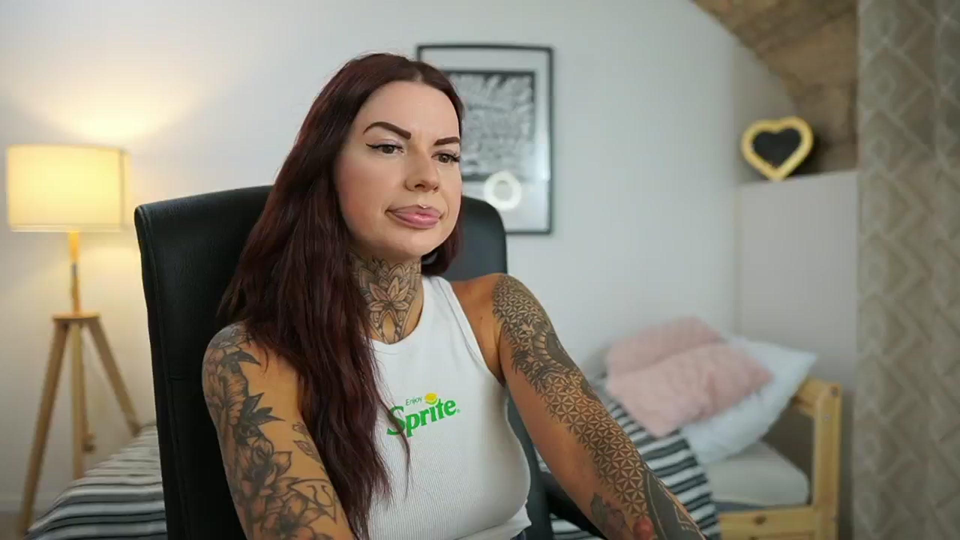Gallery image thumbnail from Miss__diamond's myfreecams stream on, 06/02/2025, 13:18 image 9 of 20