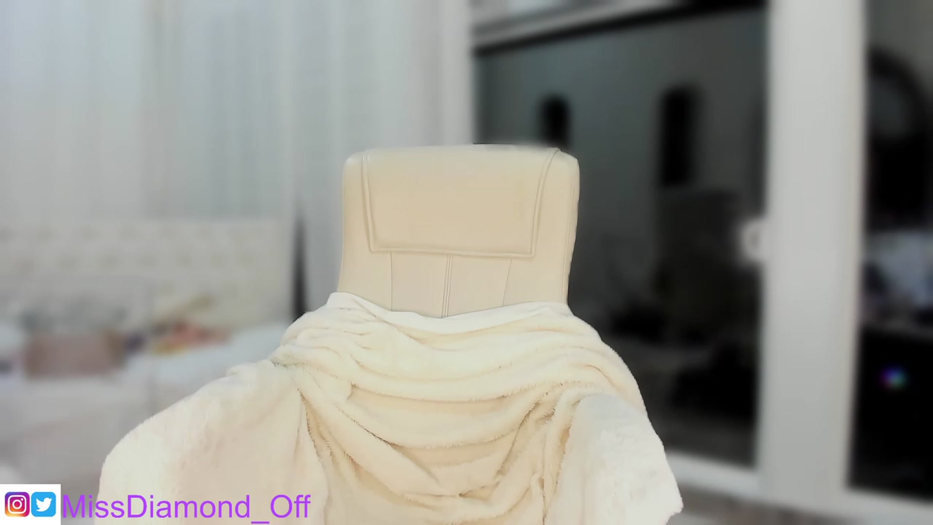 Gallery image thumbnail from Miss_diamond_'s myfreecams stream on, 11/21/2022, 15:17 image 9 of 20