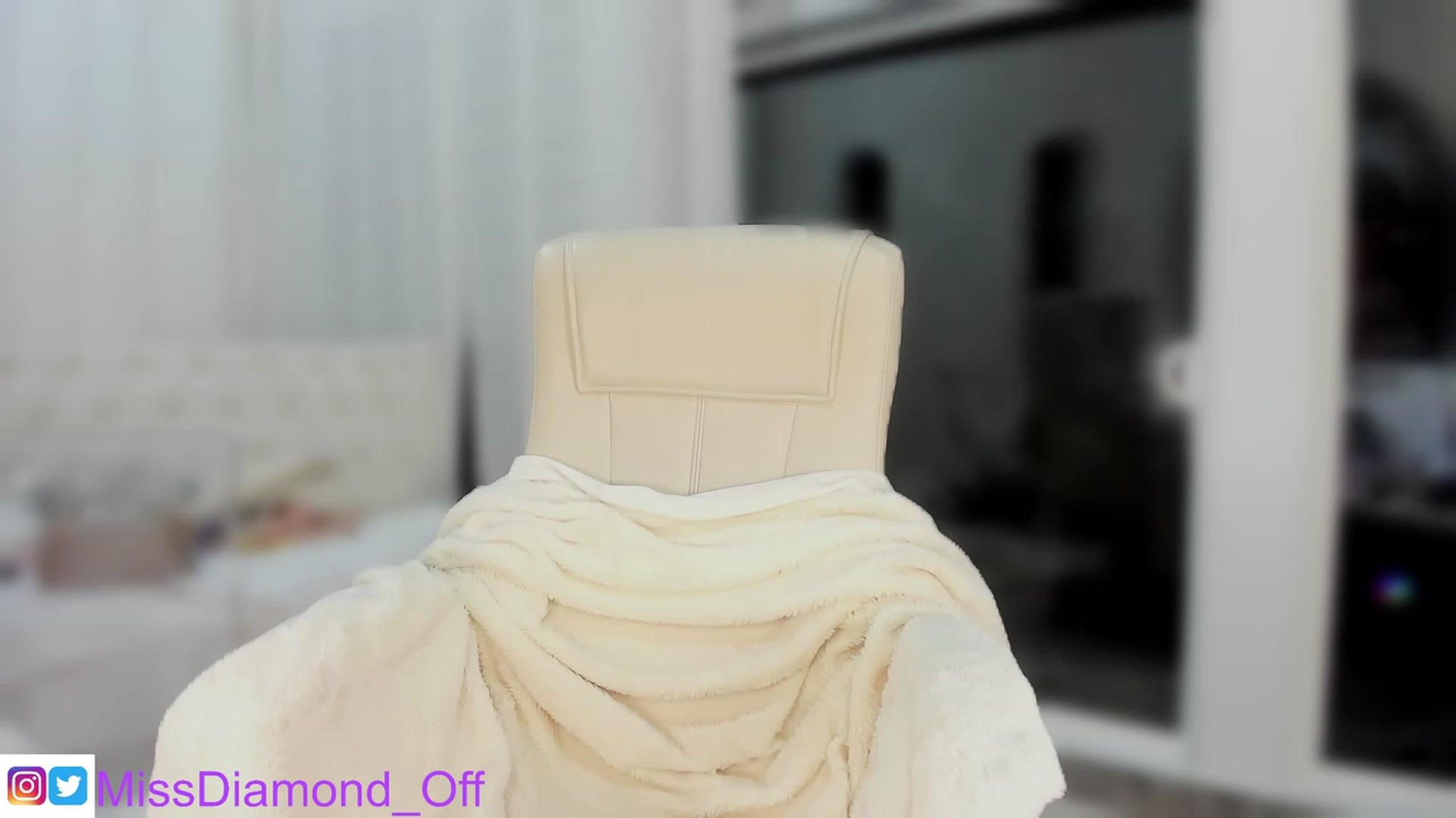 Gallery image thumbnail from Miss_diamond_'s myfreecams stream on, 11/21/2022, 15:17 image 10 of 20