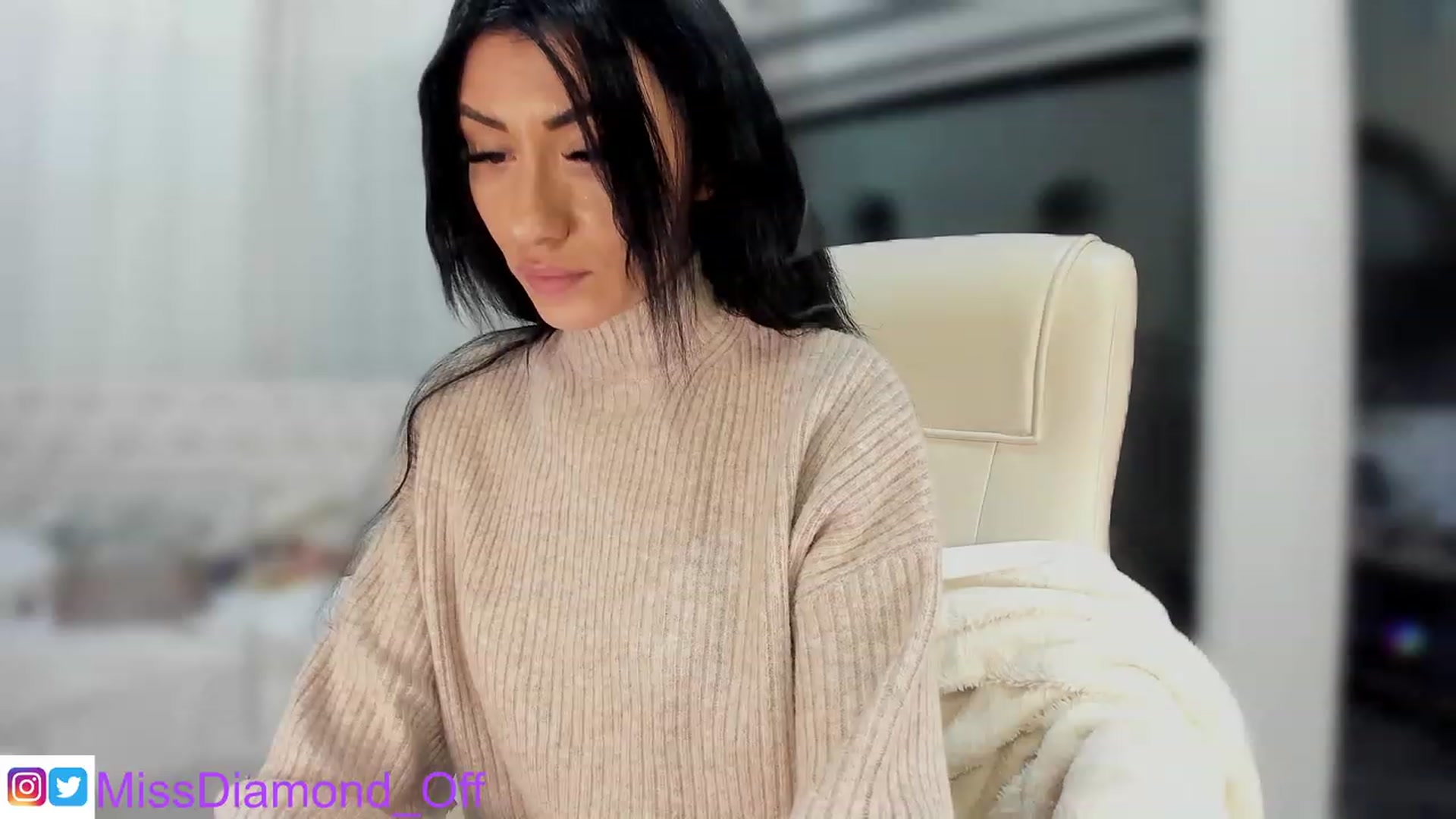 Gallery image thumbnail from Miss_diamond_'s myfreecams stream on, 11/21/2022, 15:17 image 18 of 20