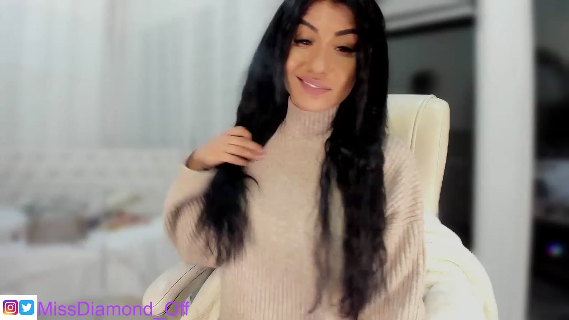 Gallery image thumbnail from Miss_diamond_'s myfreecams stream on, 11/21/2022, 15:17 image 16 of 20