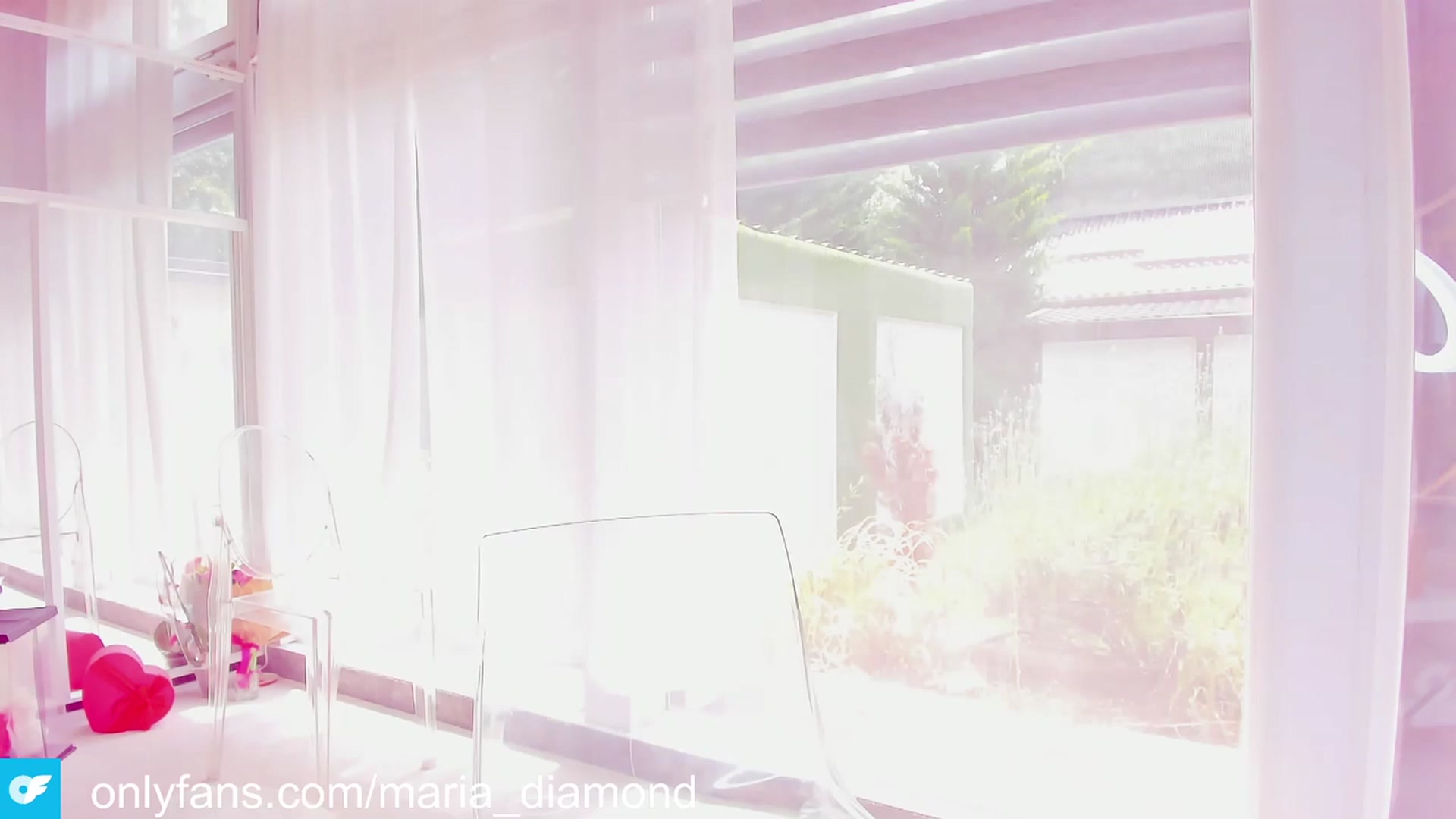 Gallery image thumbnail from Miss_diamond_'s myfreecams stream on, 06/18/2023, 11:43 image 10 of 20