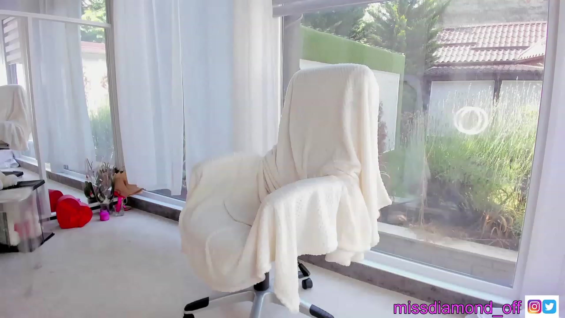 Gallery image thumbnail from Miss_diamond_'s myfreecams stream on, 06/29/2023, 14:09 image 2 of 20