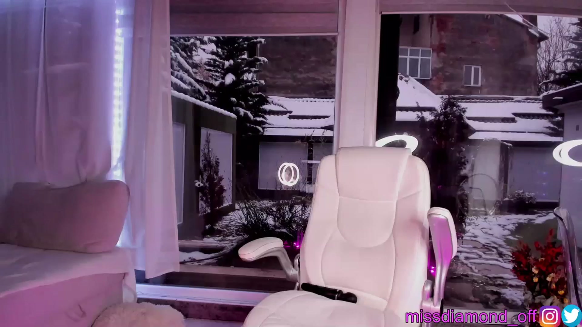 Gallery image thumbnail from Miss_diamond_'s myfreecams stream on, 12/08/2023, 14:34 image 17 of 20