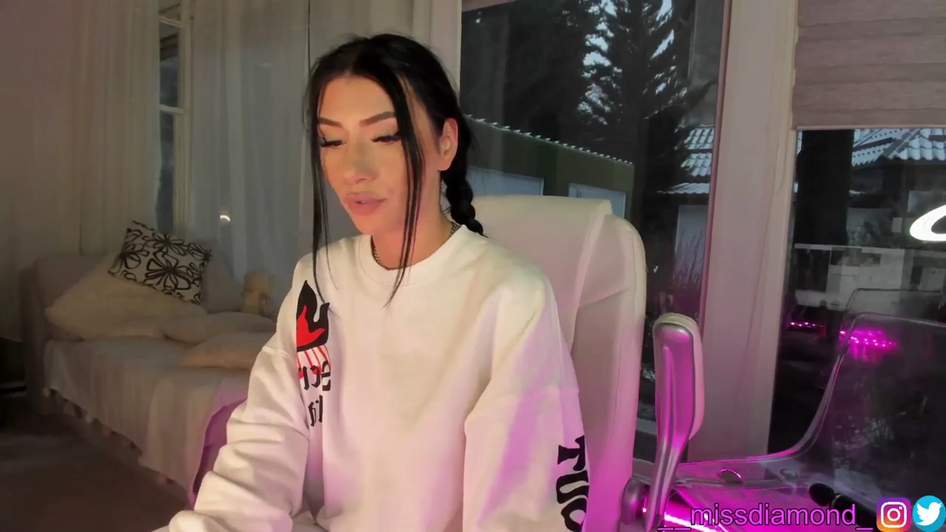 Gallery image thumbnail from Miss_diamond_'s myfreecams stream on, 01/09/2024, 14:52 image 17 of 20