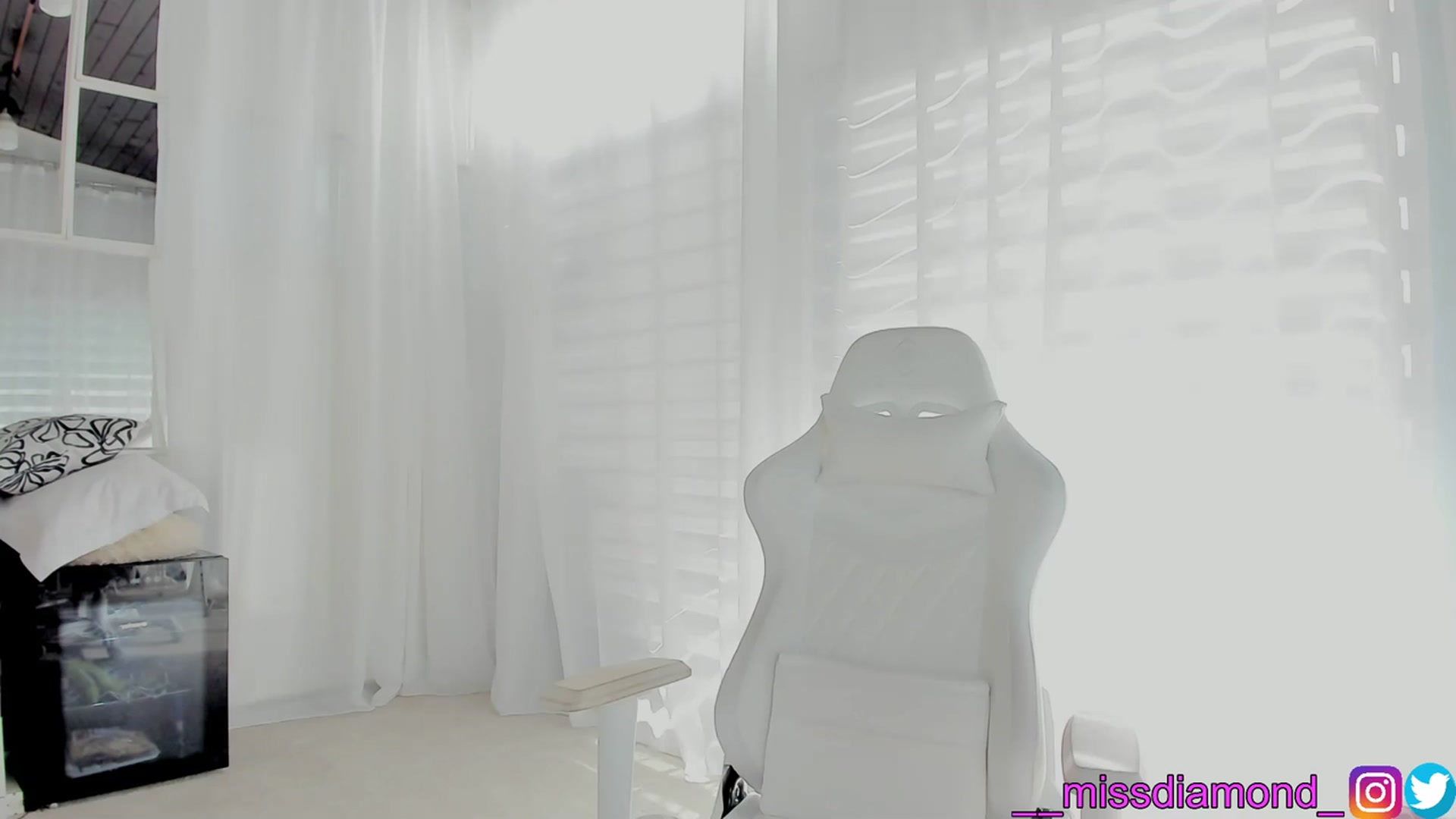 Gallery image thumbnail from Miss_diamond_'s myfreecams stream on, 02/23/2024, 14:17 image 1 of 20