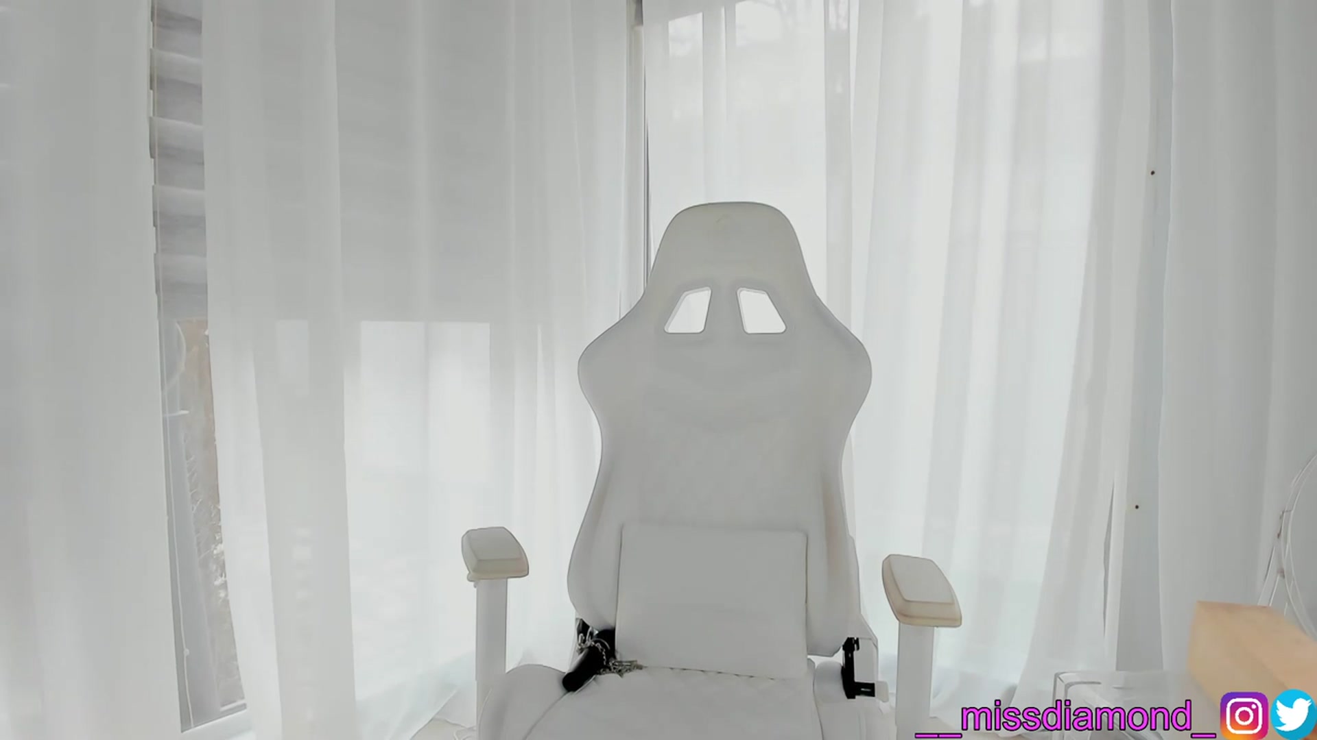 Gallery image thumbnail from Miss_diamond_'s myfreecams stream on, 03/10/2024, 13:55 image 6 of 20