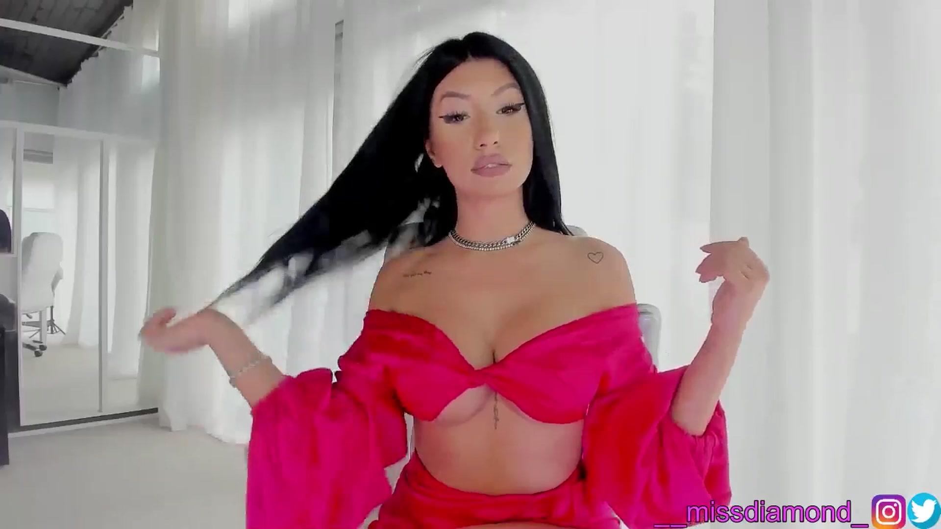 Gallery image thumbnail from Miss_diamond_'s myfreecams stream on, 05/19/2024, 08:04 image 17 of 20