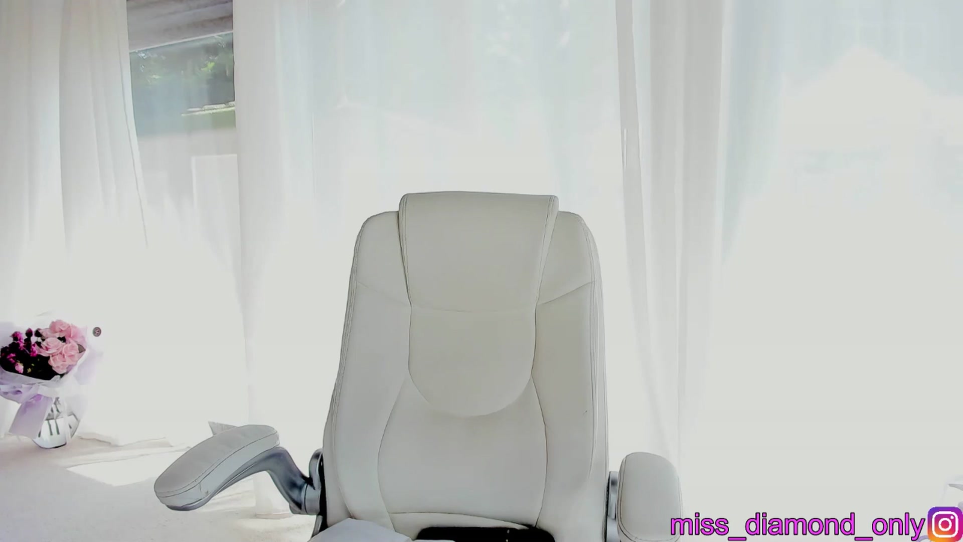 Gallery image thumbnail from Miss_diamond_'s myfreecams stream on, 07/04/2024, 11:37 image 12 of 20