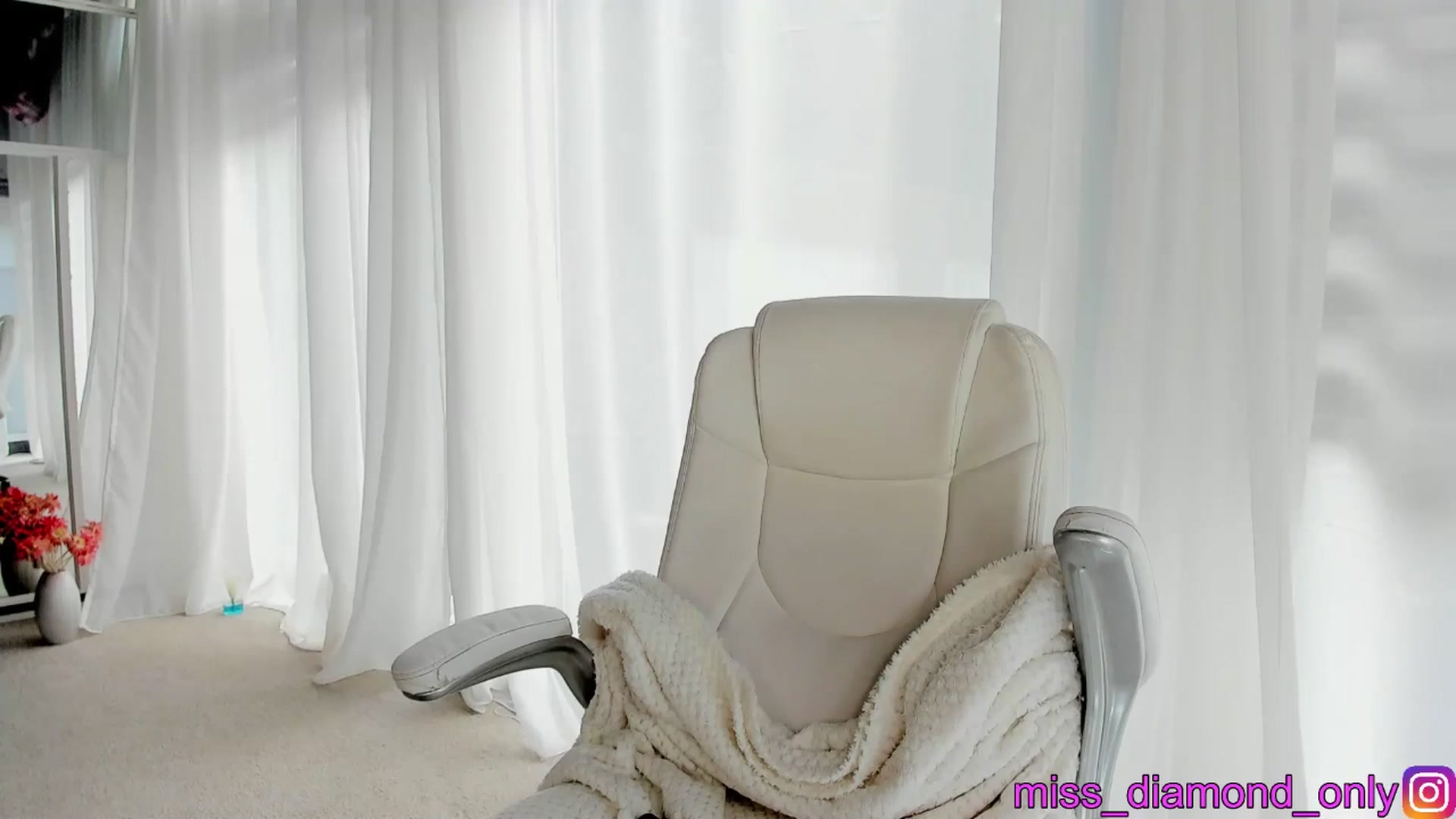 Gallery image thumbnail from Miss_diamond_'s myfreecams stream on, 09/19/2024, 11:09 image 6 of 20
