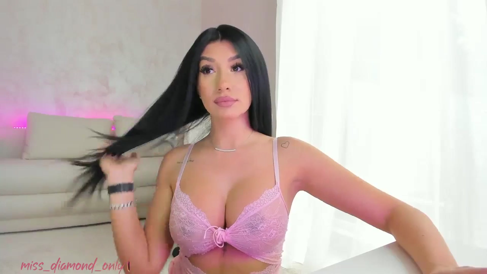 Gallery image thumbnail from Miss_diamond_'s myfreecams stream on, 11/18/2024, 14:58 image 3 of 20