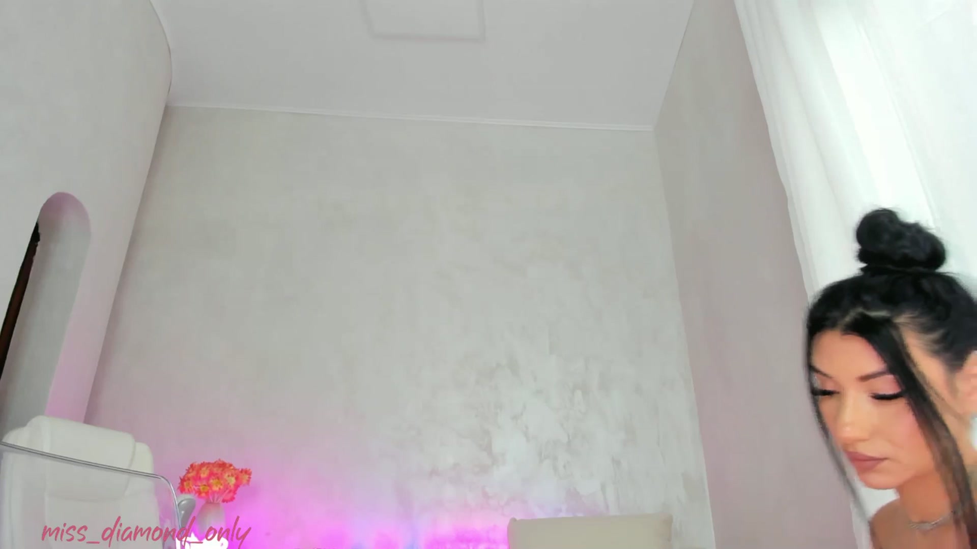 Gallery image thumbnail from Miss_diamond_'s myfreecams stream on, 11/27/2024, 09:05 image 16 of 20