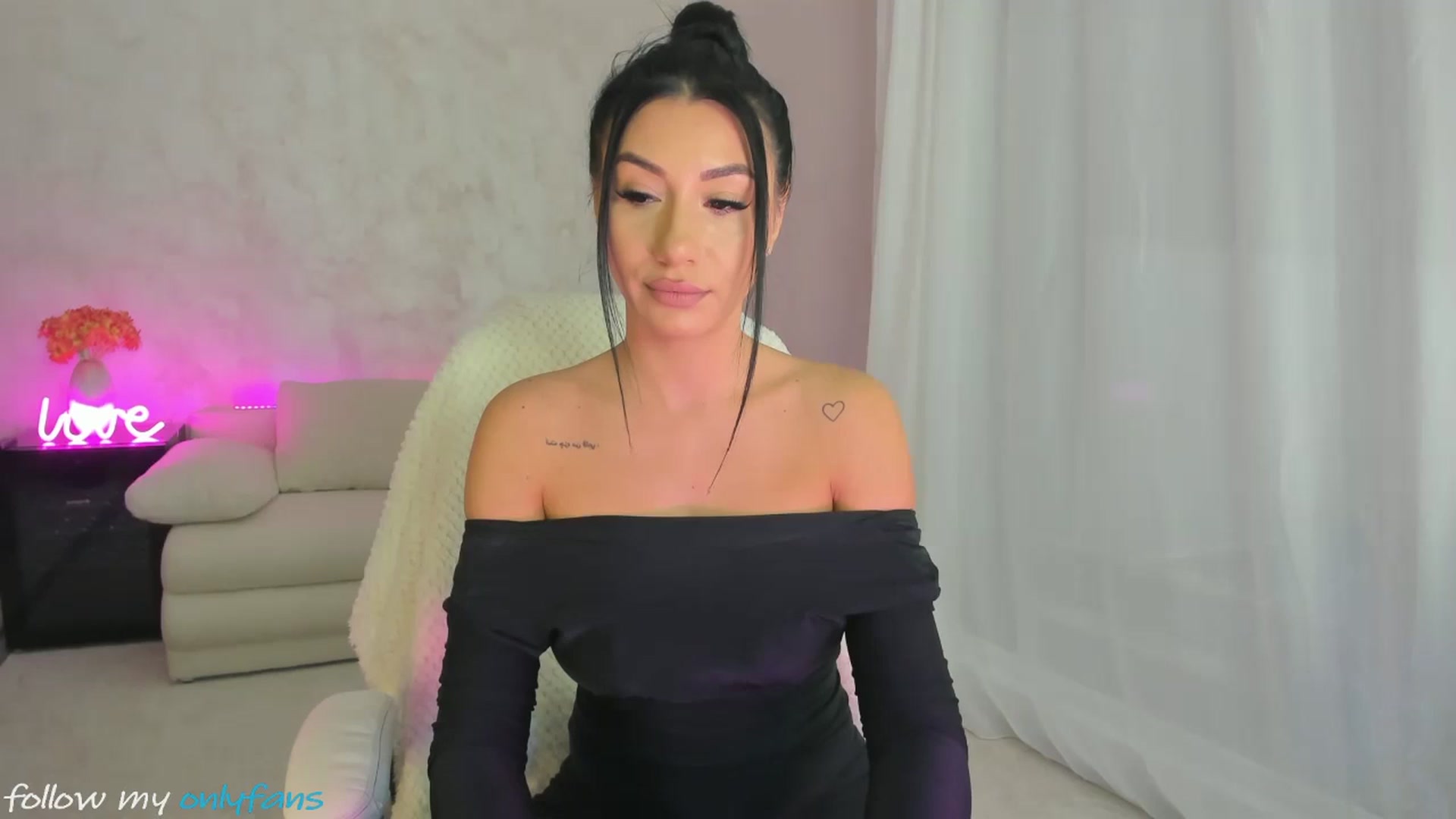 Gallery image thumbnail from Miss_diamond_'s myfreecams stream on, 11/30/2024, 12:16 image 1 of 20