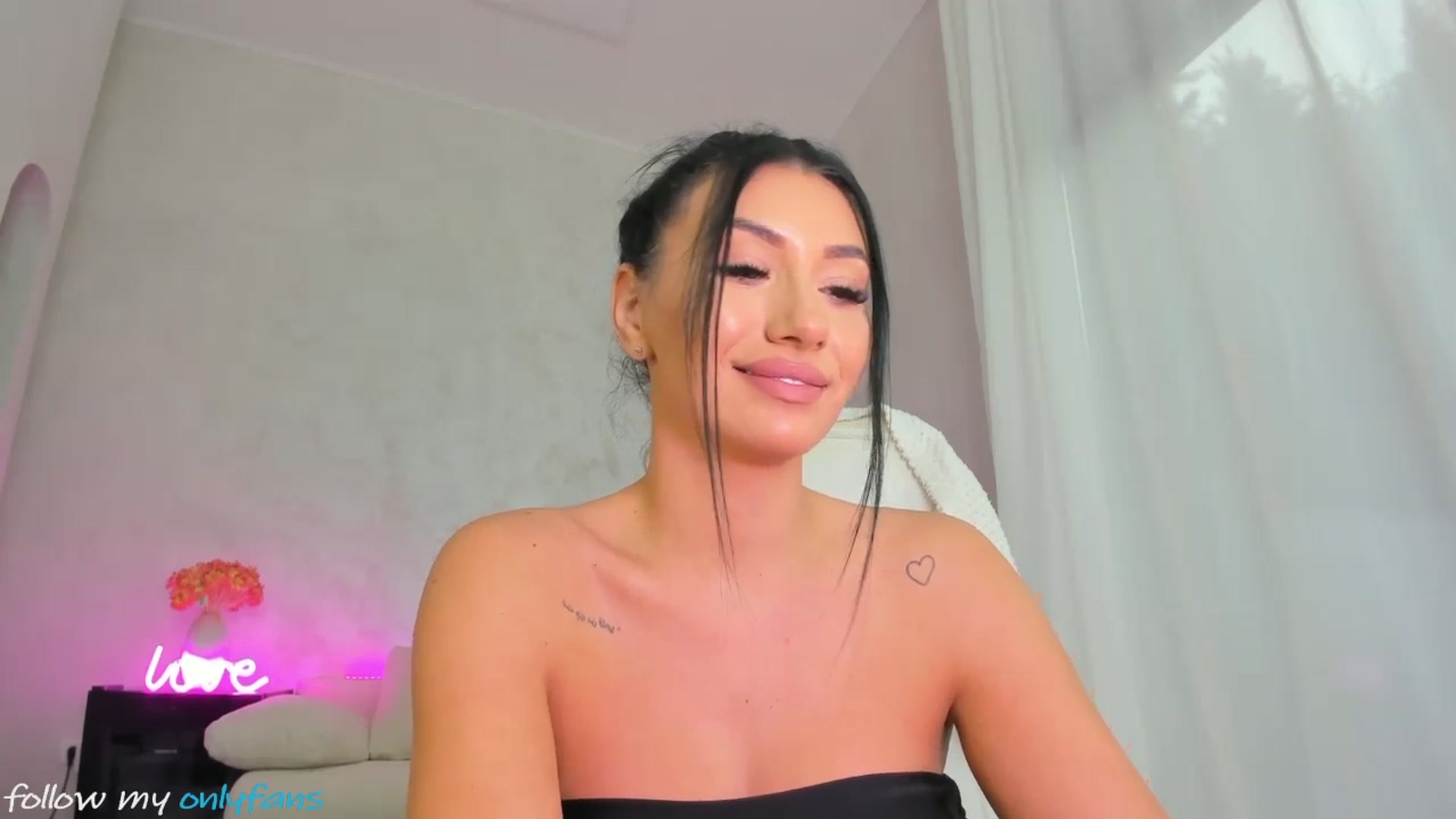 Gallery image thumbnail from Miss_diamond_'s myfreecams stream on, 11/30/2024, 12:16 image 4 of 20