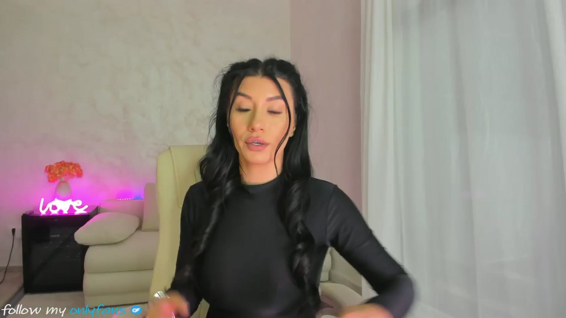 Gallery image thumbnail from Miss_diamond_'s myfreecams stream on, 12/06/2024, 09:10 image 1 of 20
