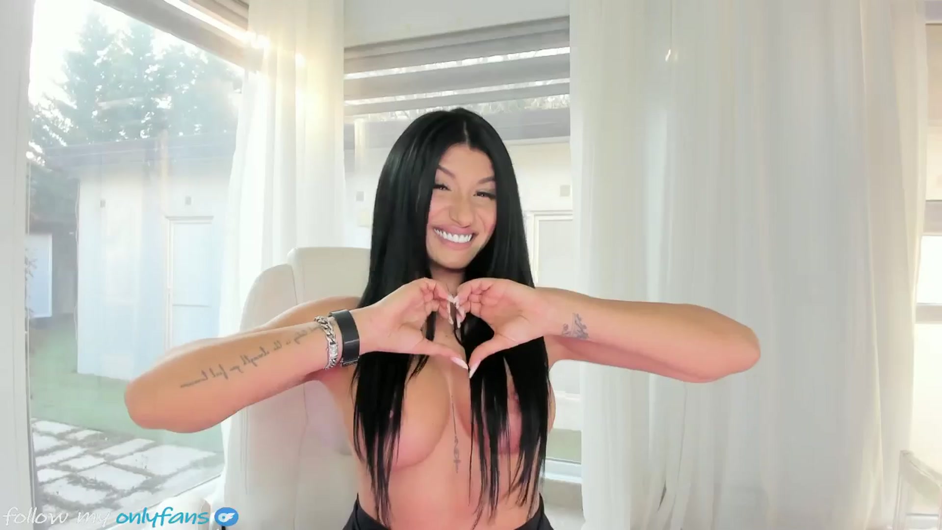 Gallery image thumbnail from Miss_diamond_'s myfreecams stream on, 01/23/2025, 09:51 image 7 of 20