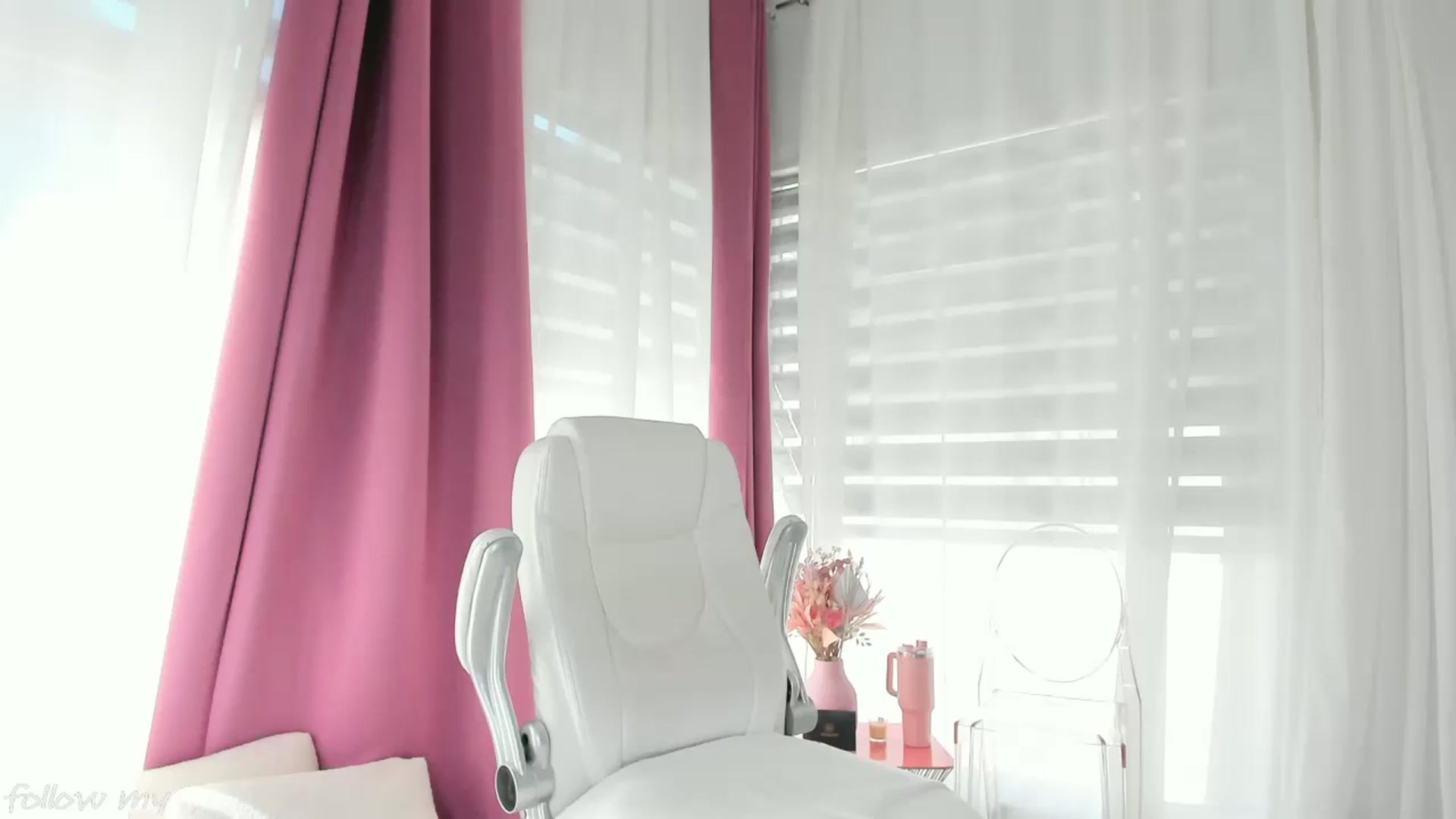Gallery image thumbnail from Miss_diamond_'s myfreecams stream on, 04/28/2025, 12:29 image 9 of 20