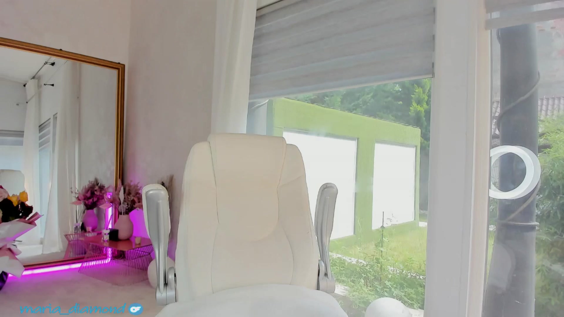 Gallery image thumbnail from Miss_diamond_'s myfreecams stream on, 06/30/2025, 07:23 image 17 of 20