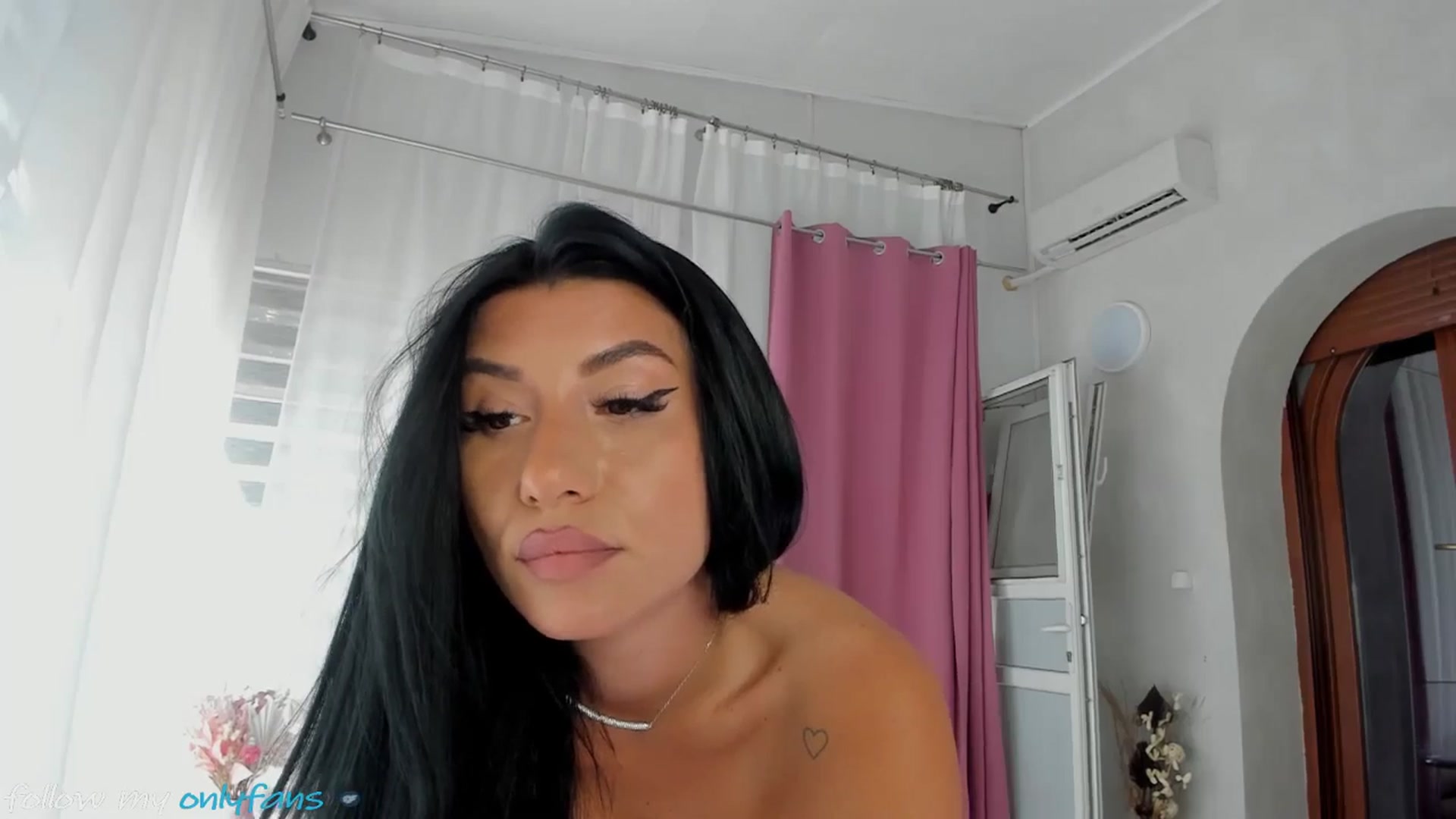 Gallery image thumbnail from Miss_diamond_'s myfreecams stream on, 08/14/2025, 11:26 image 15 of 20