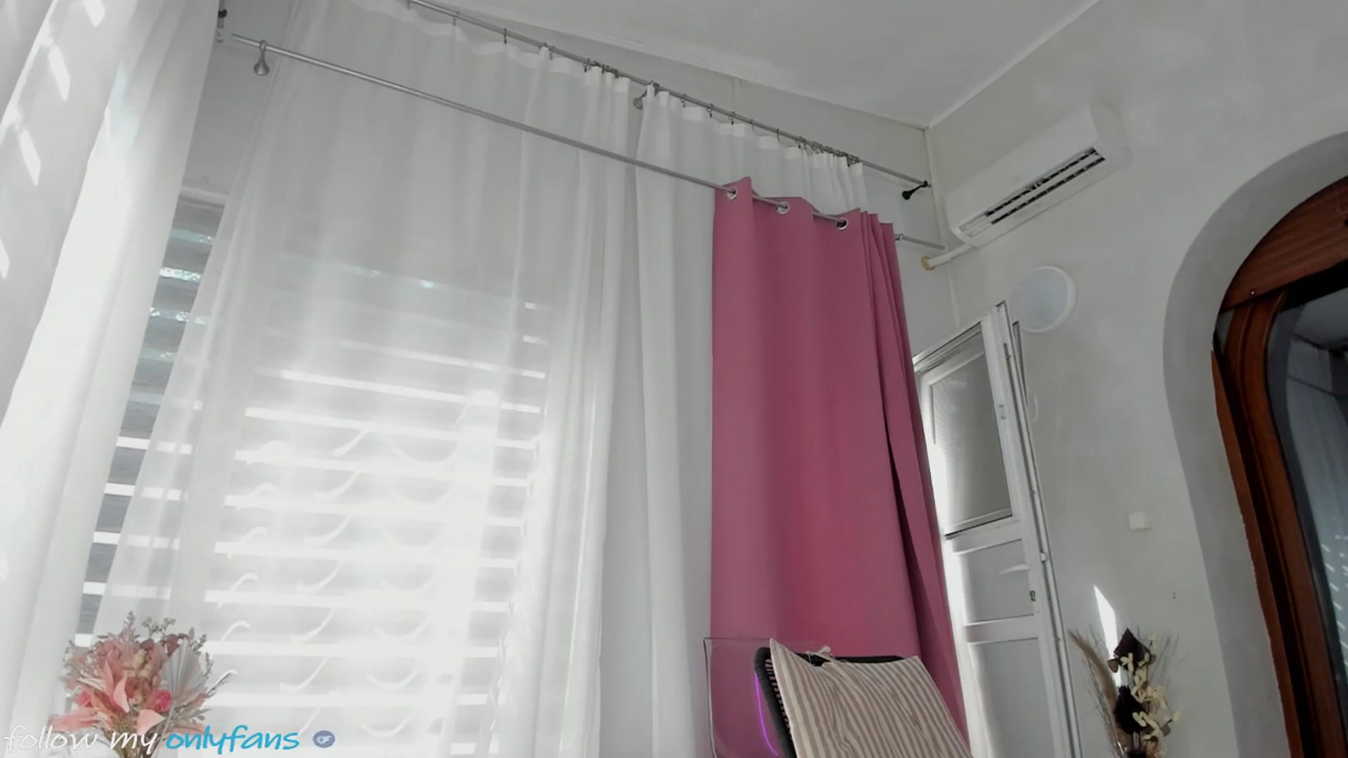 Gallery image thumbnail from Miss_diamond_'s myfreecams stream on, 08/15/2025, 08:47 image 10 of 20