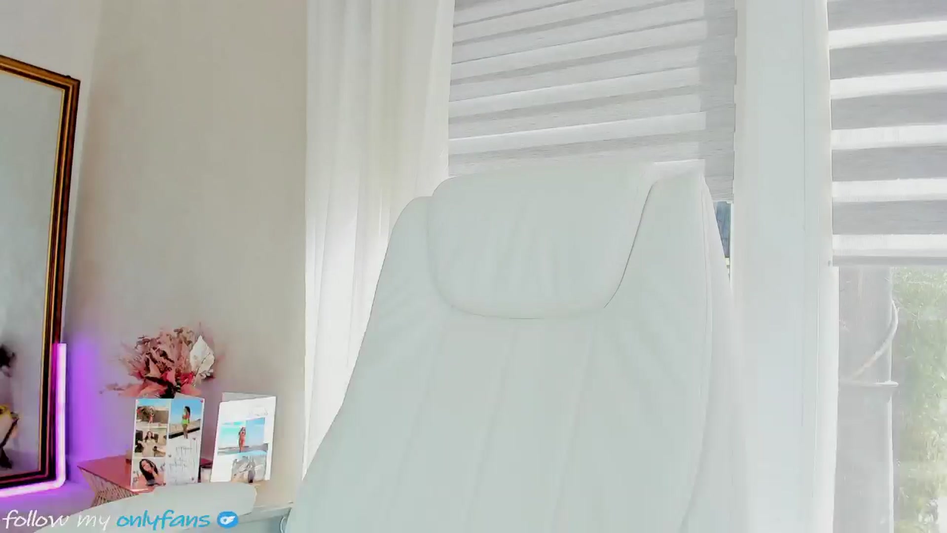 Gallery image thumbnail from Miss_diamond_'s myfreecams stream on, 08/28/2025, 11:11 image 4 of 20