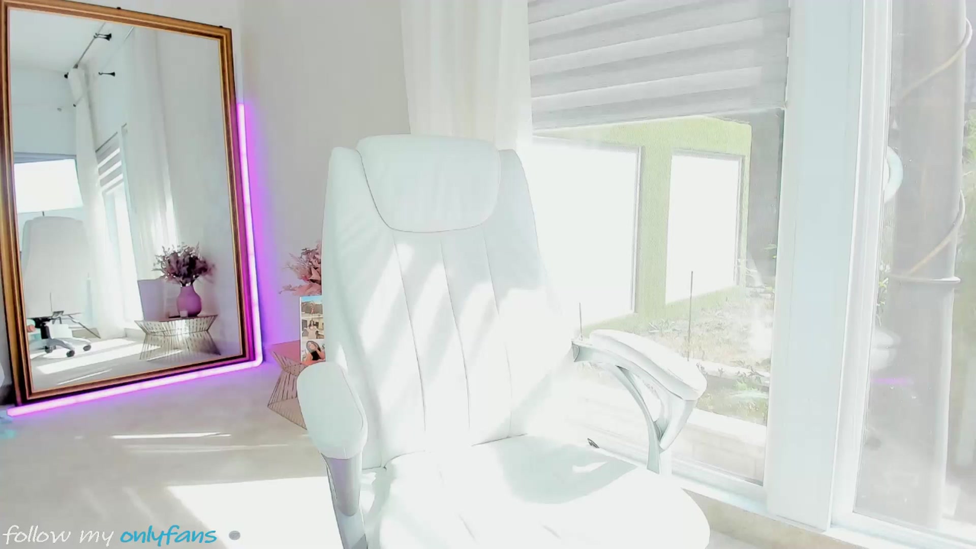 Gallery image thumbnail from Miss_diamond_'s myfreecams stream on, 09/06/2025, 13:11 image 1 of 20