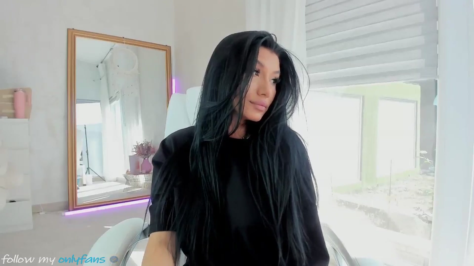 Gallery image thumbnail from Miss_diamond_'s myfreecams stream on, 09/09/2025, 07:59 image 9 of 20