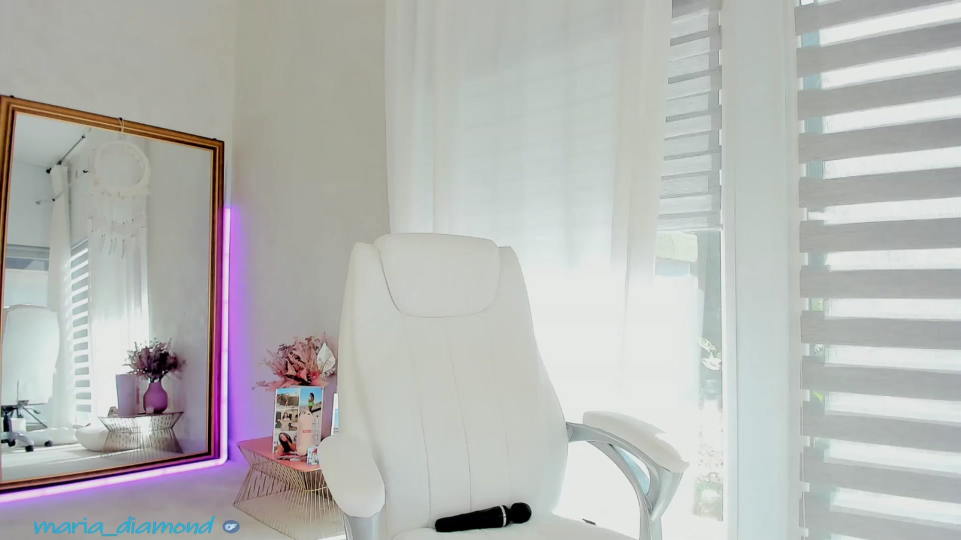 Gallery image thumbnail from Miss_diamond_'s myfreecams stream on, 09/14/2025, 12:58 image 6 of 20