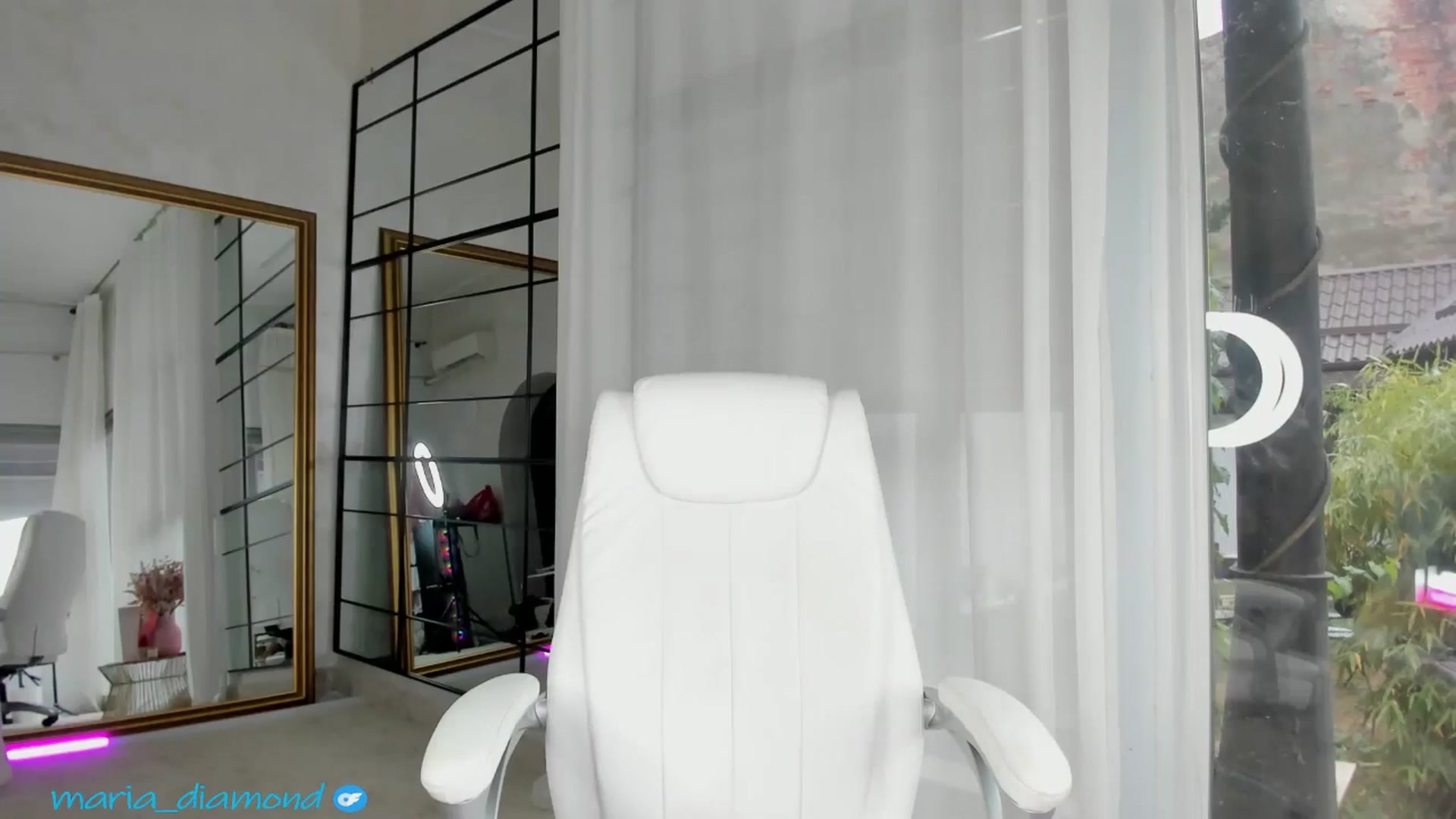 Gallery image thumbnail from Miss_diamond_'s myfreecams stream on, 10/04/2025, 09:42 image 6 of 20