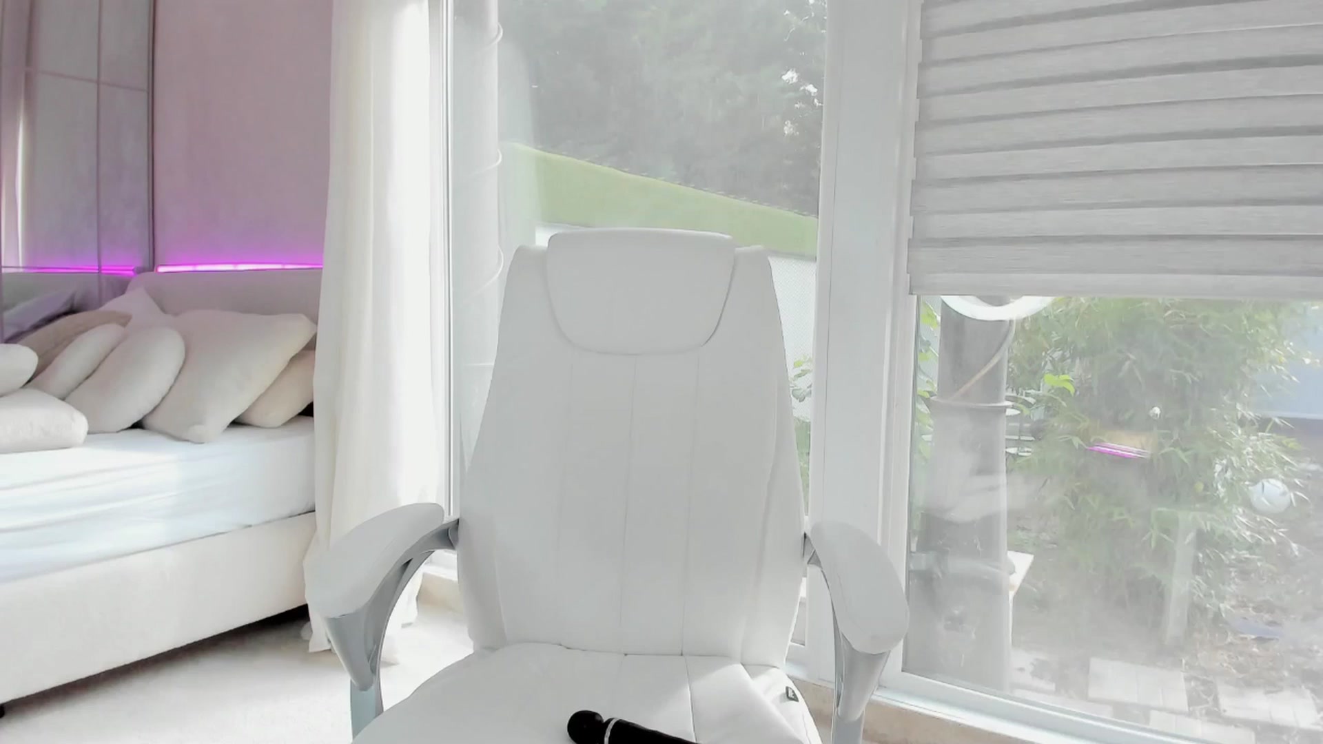 Gallery image thumbnail from Miss_diamond_'s myfreecams stream on, 10/18/2025, 08:26 image 13 of 20