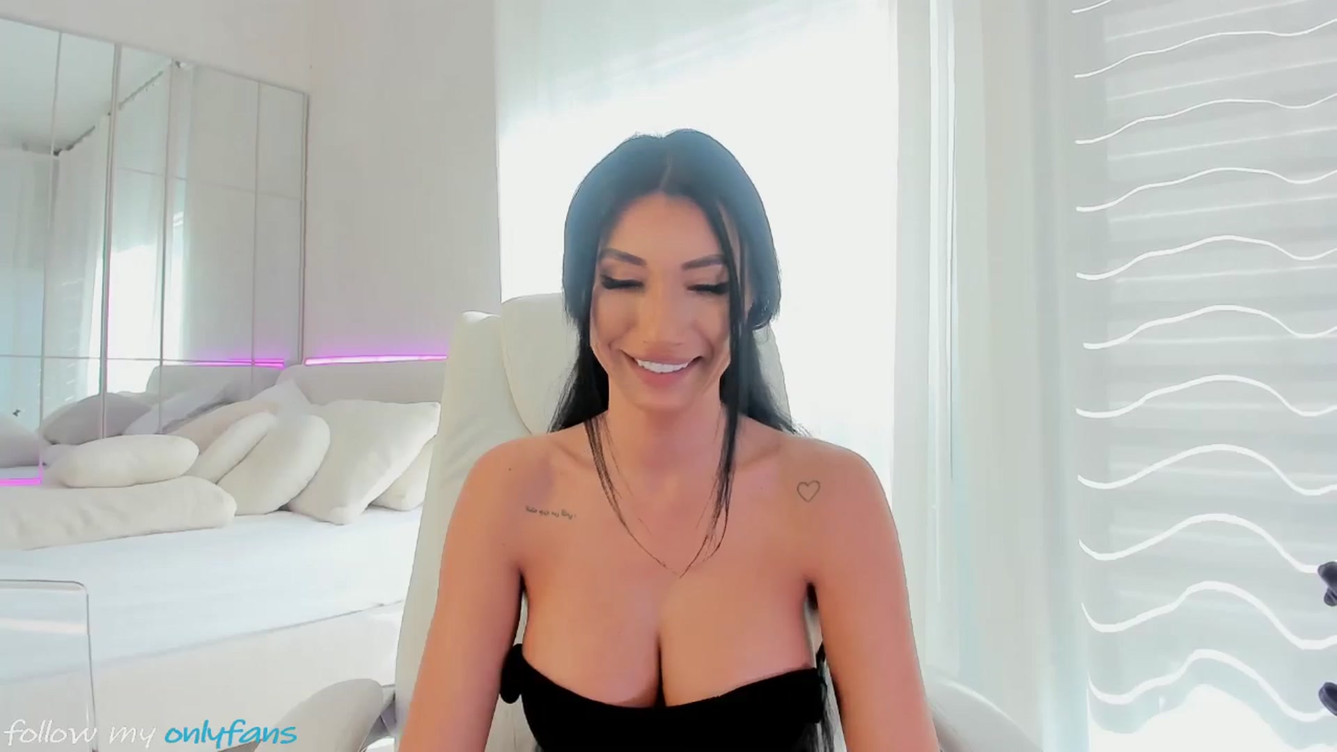 Gallery image thumbnail from Miss_diamond_'s myfreecams stream on, 10/20/2025, 10:57 image 3 of 20