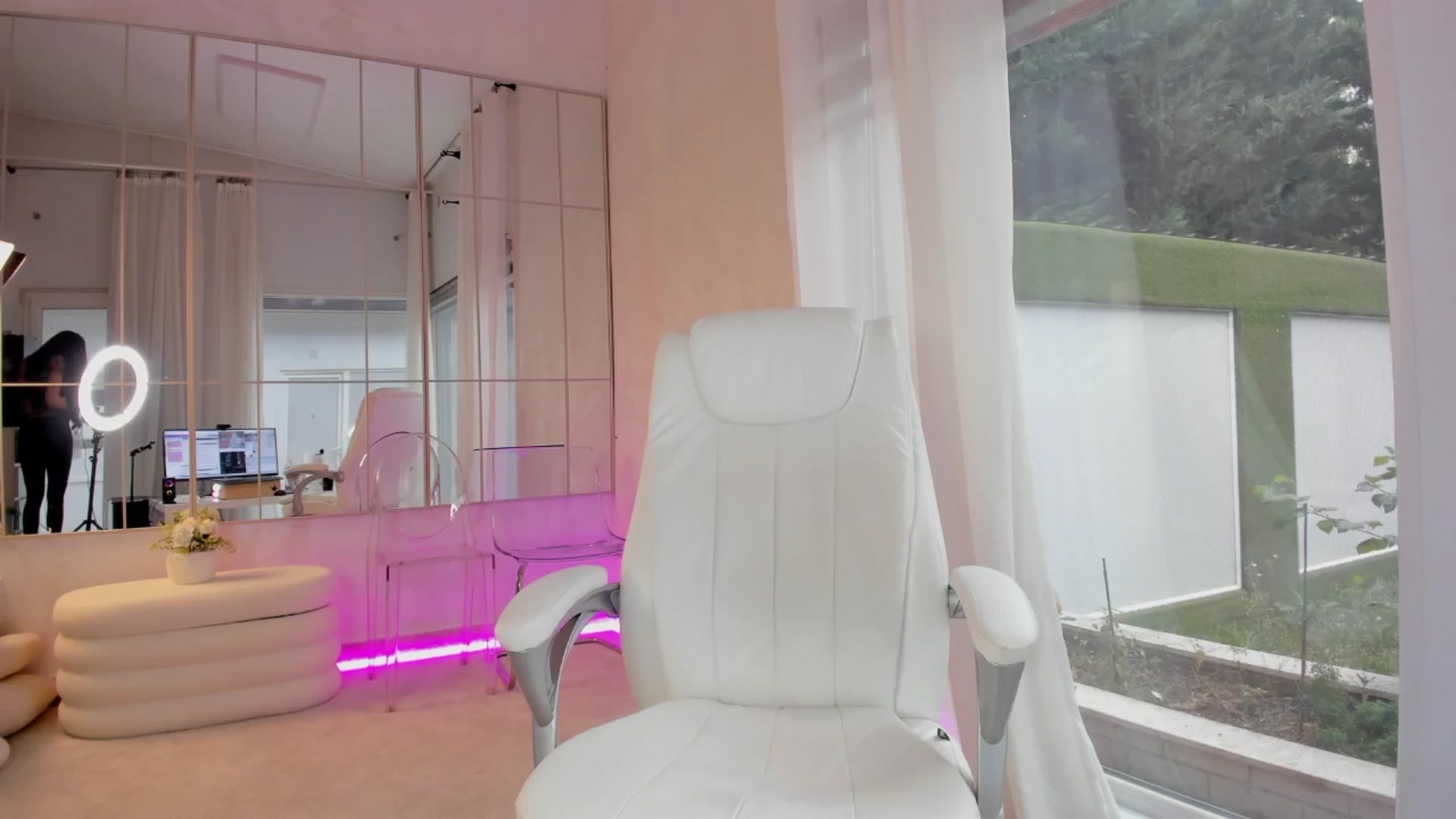 Gallery image thumbnail from Miss_diamond_'s myfreecams stream on, 10/26/2025, 09:21 image 13 of 20