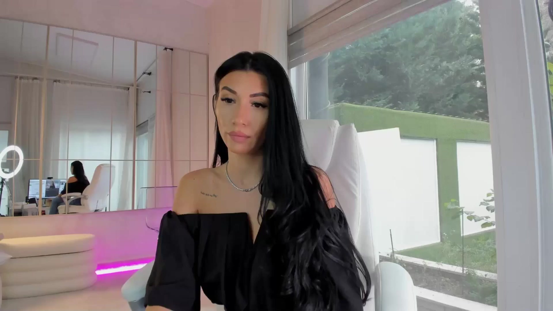 Gallery image thumbnail from Miss_diamond_'s myfreecams stream on, 11/04/2025, 10:10 image 1 of 20