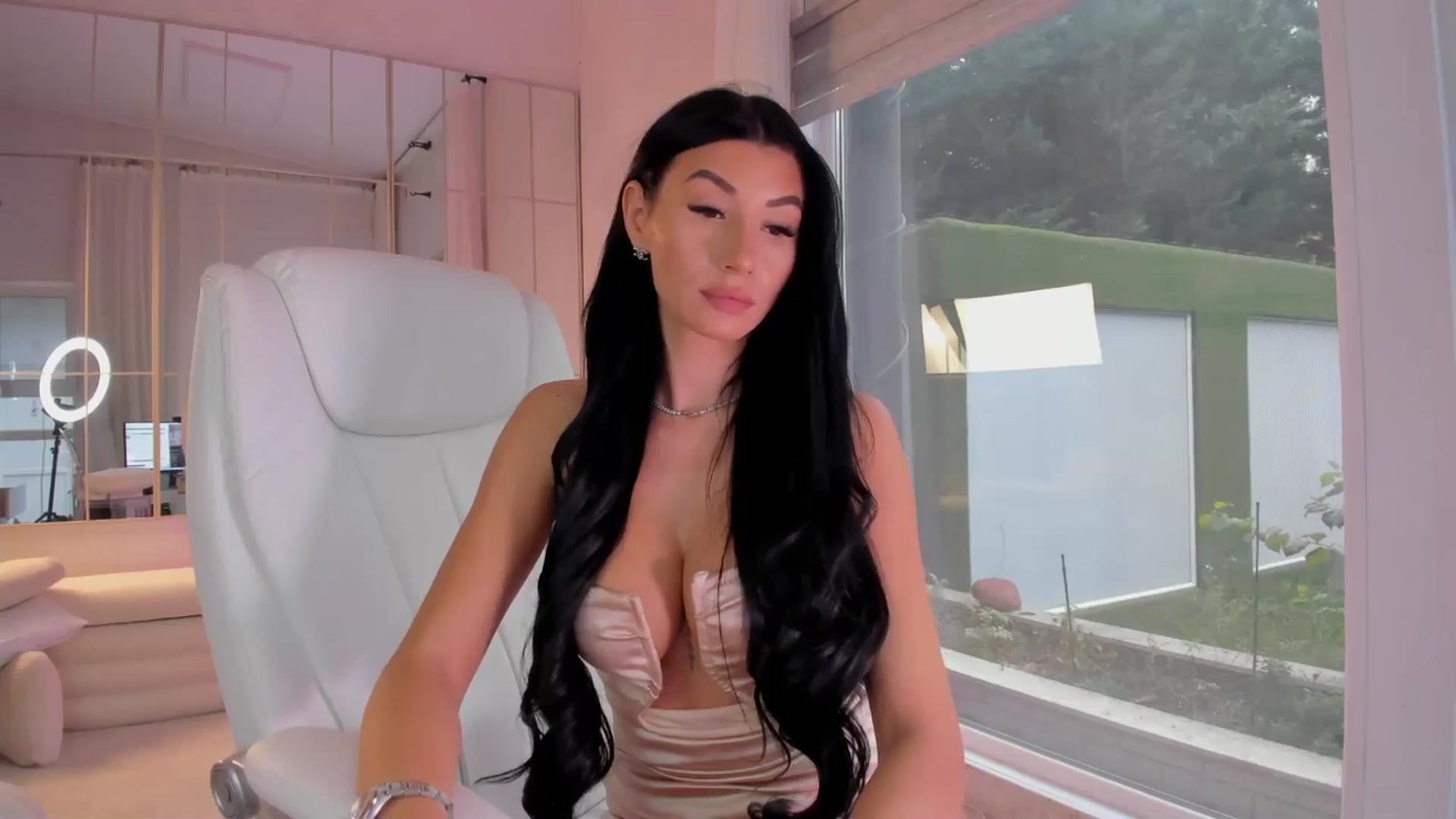 Gallery image thumbnail from Miss_diamond_'s myfreecams stream on, 11/04/2025, 10:10 image 13 of 20