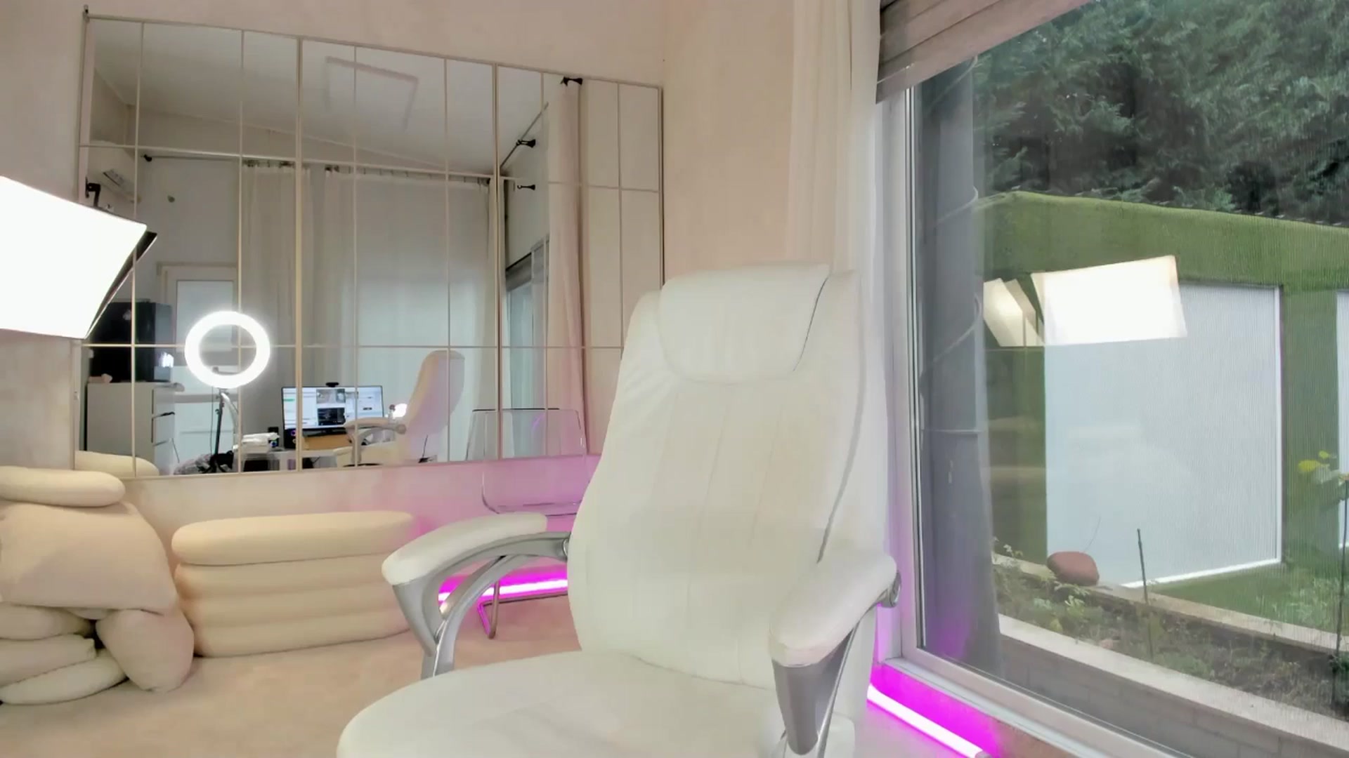Gallery image thumbnail from Miss_diamond_'s myfreecams stream on, 11/19/2025, 11:49 image 10 of 20