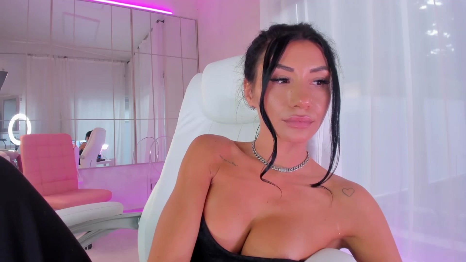 Gallery image thumbnail from Miss_diamond_'s myfreecams stream on, 03/18/2026, 14:34 image 14 of 20