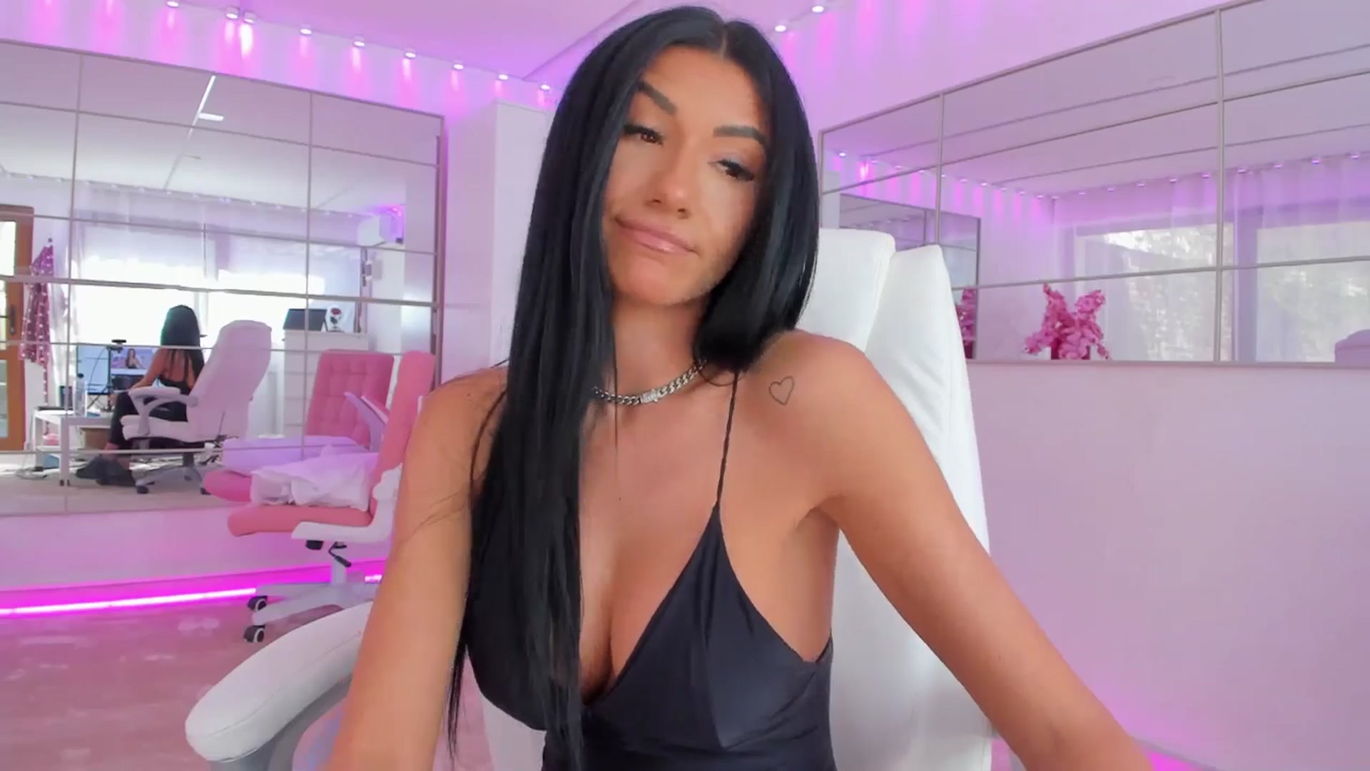 Gallery image thumbnail from Miss_diamond_'s myfreecams stream on, 04/15/2026, 08:50 image 3 of 20