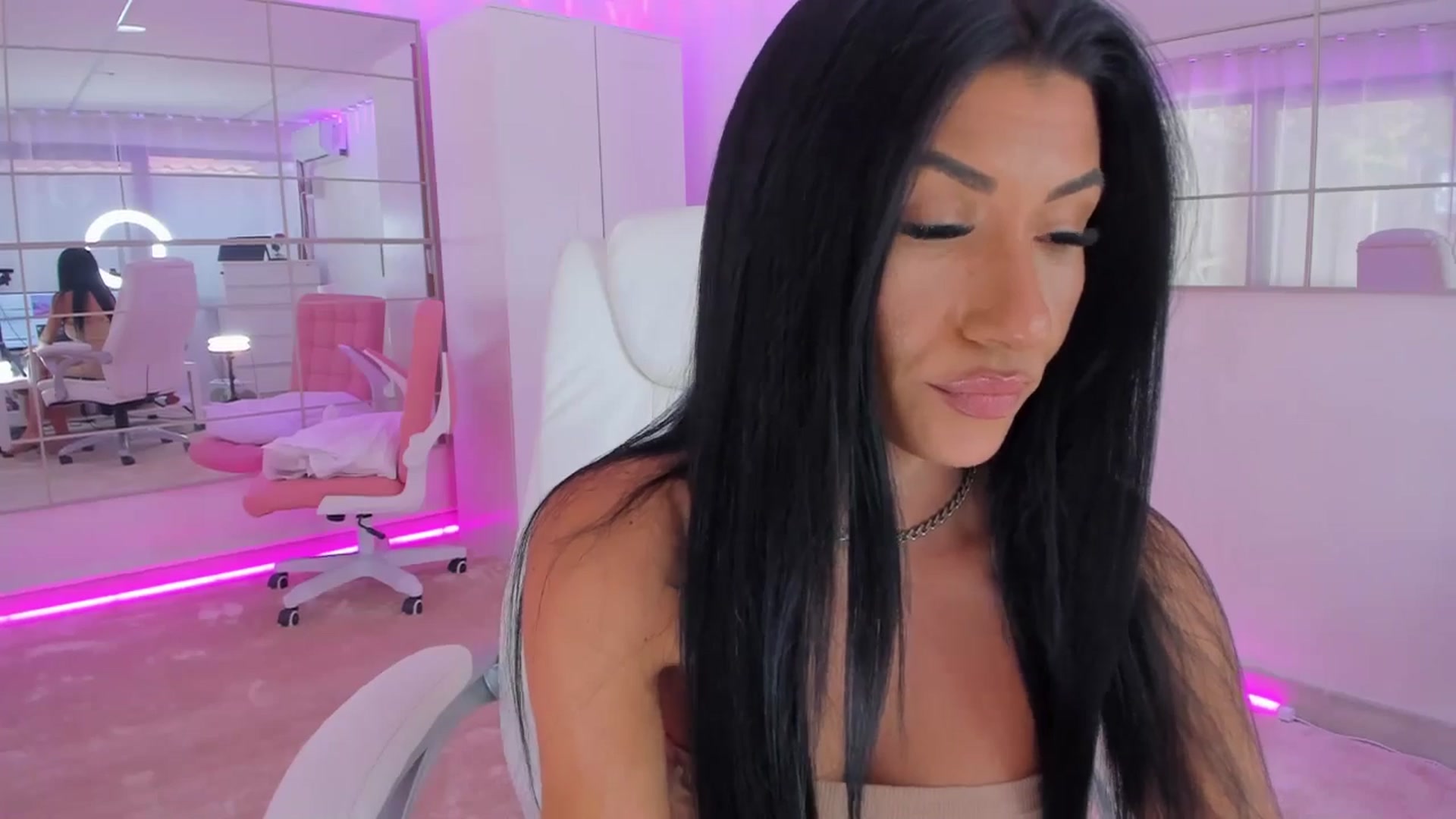 Gallery image thumbnail from Miss_diamond_'s myfreecams stream on, 04/15/2026, 11:38 image 6 of 20