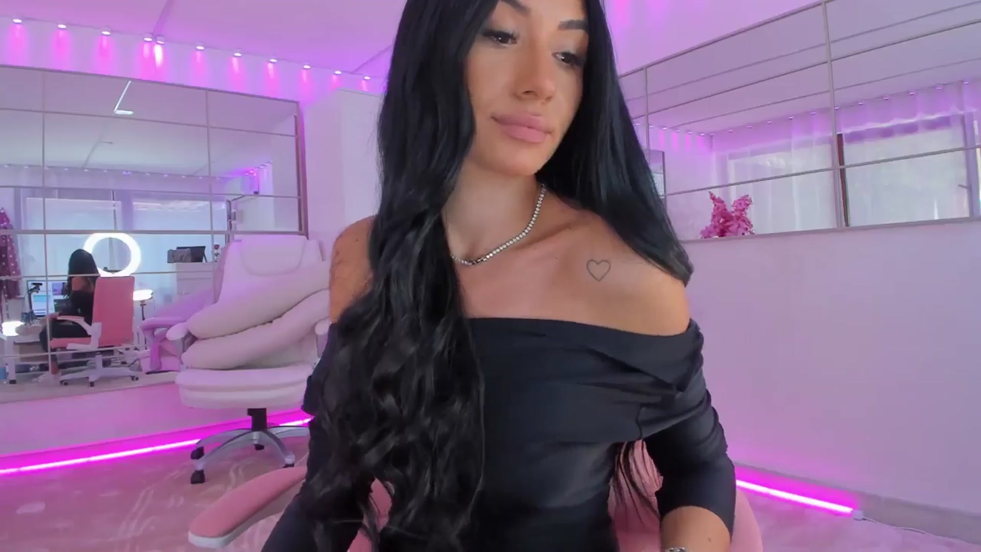 Gallery image thumbnail from Miss_diamond_'s myfreecams stream on, 04/20/2026, 10:15 image 7 of 20